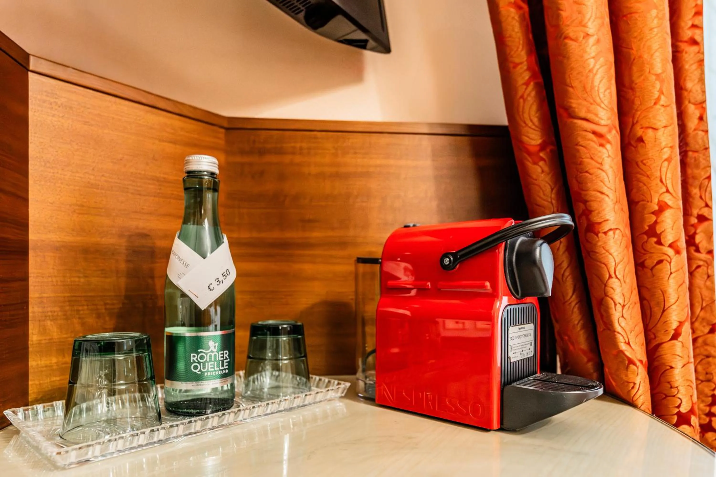 Coffee/tea facilities in Hotel Pension Baronesse