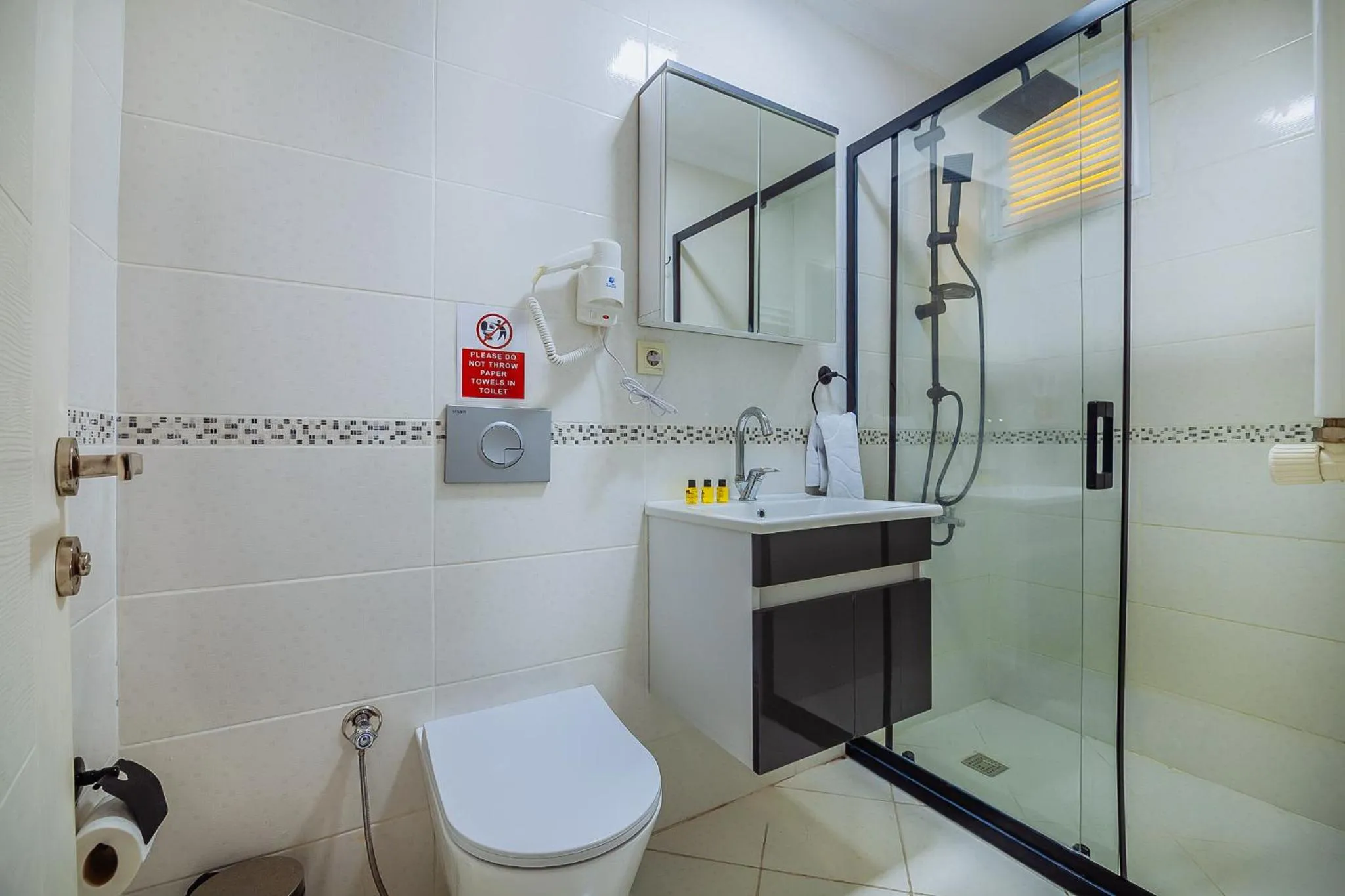 Shower in Taksim Wonder Suites