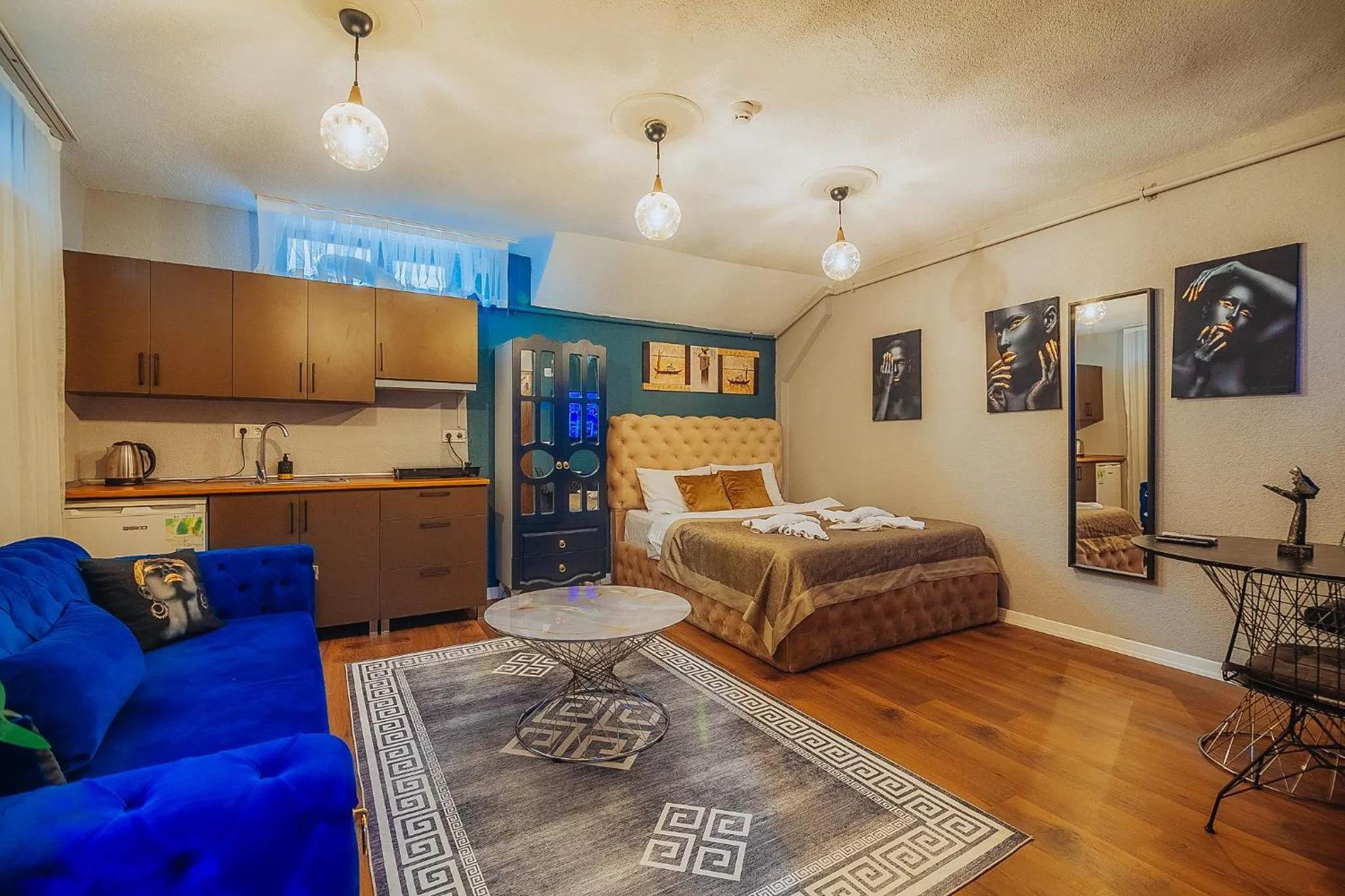 Kitchen or kitchenette, Bed in Taksim Wonder Suites