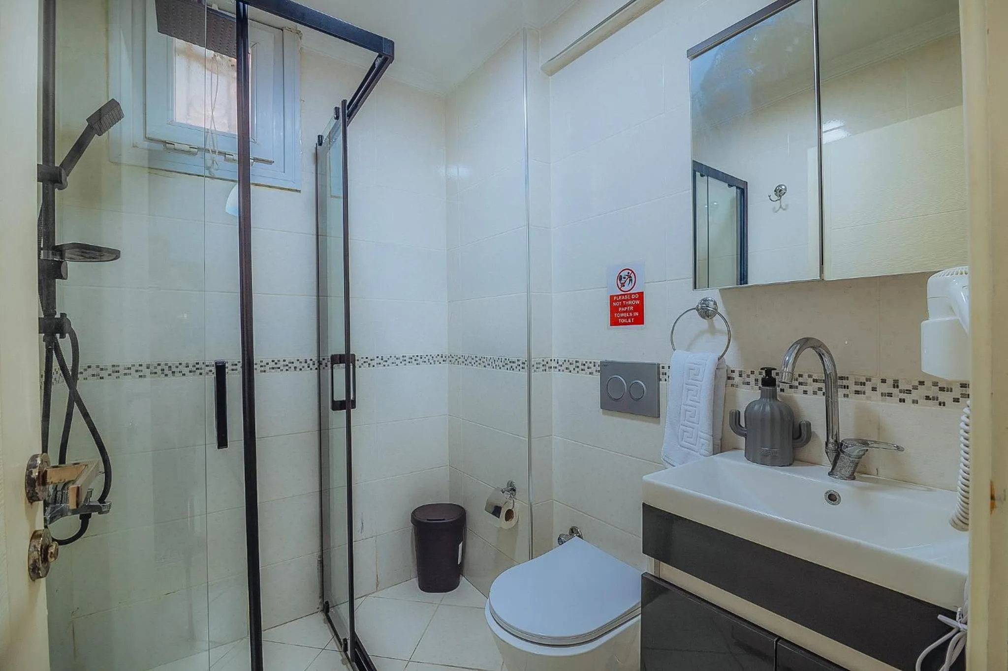 Shower in Taksim Wonder Suites