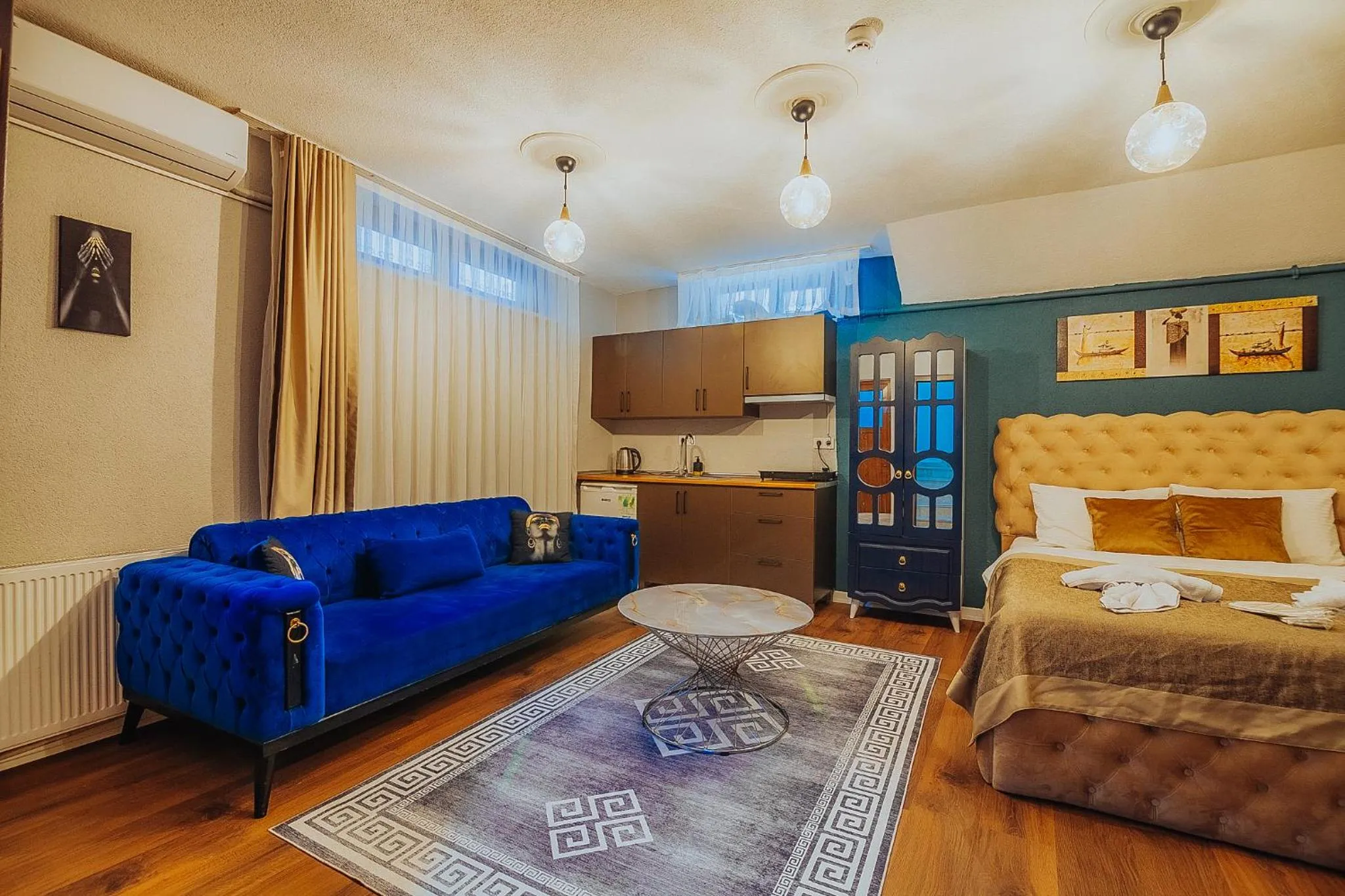 Bed in Taksim Wonder Suites