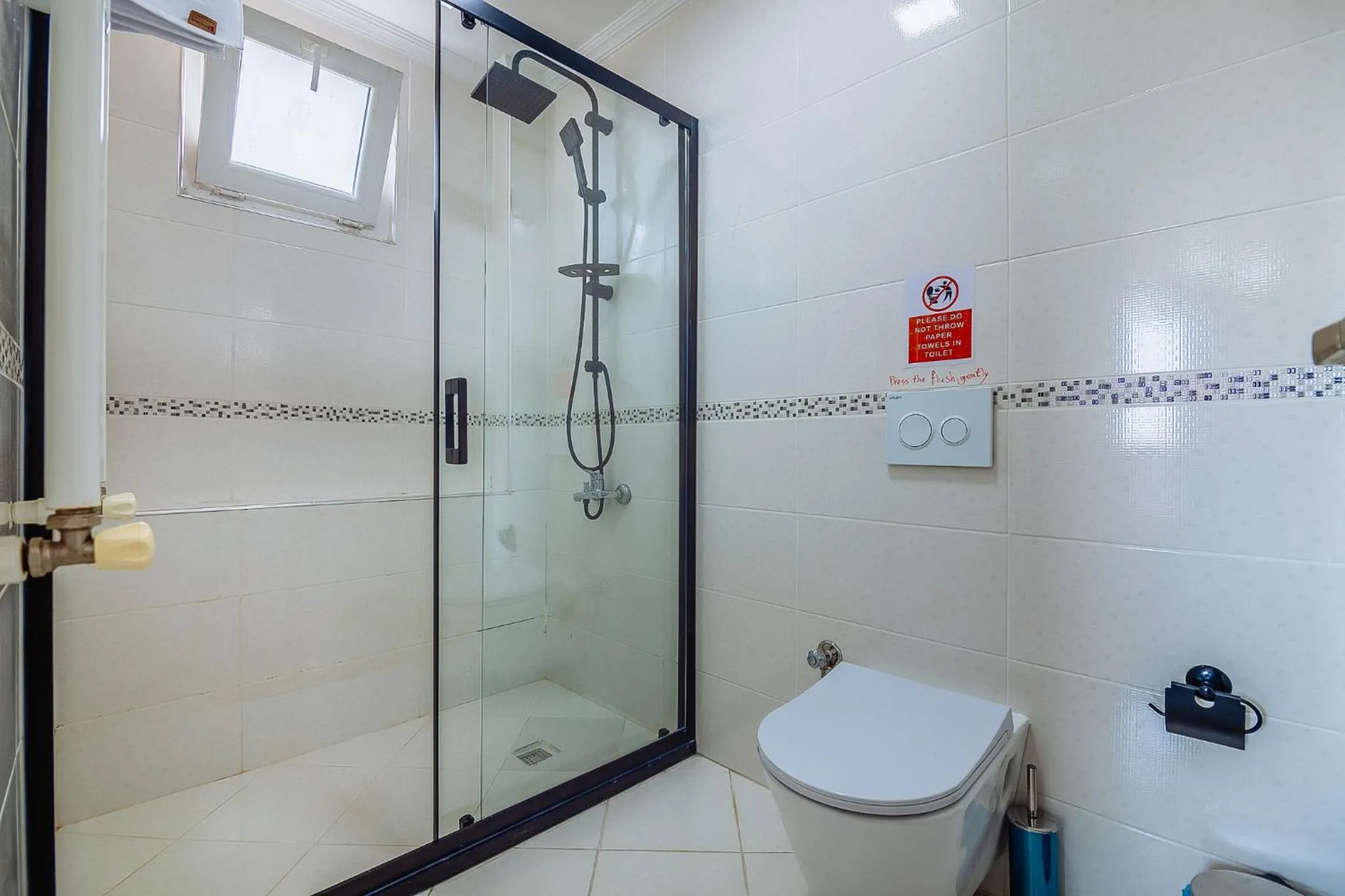 Shower in Taksim Wonder Suites