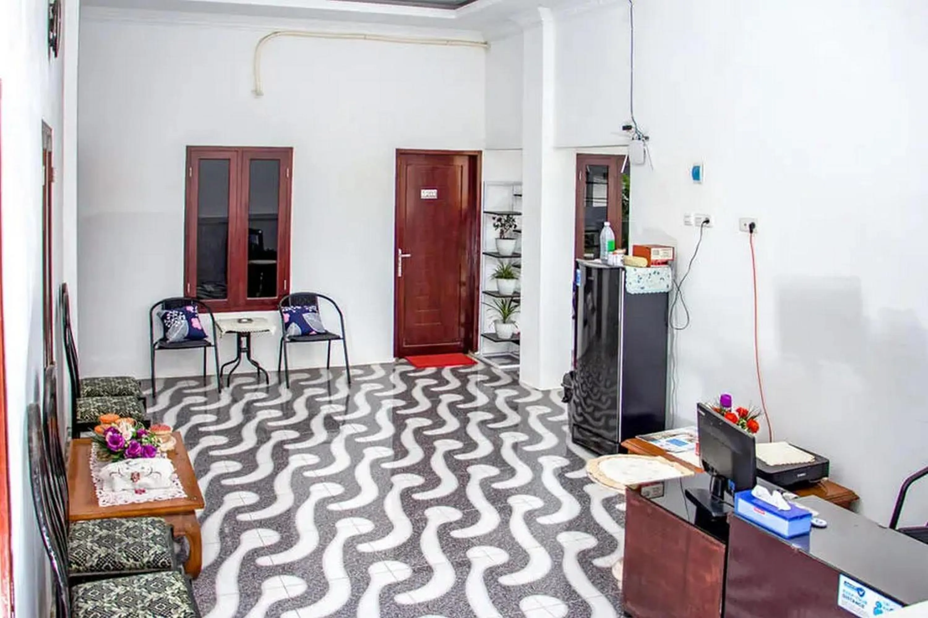 Lobby or reception in Samar Wulu Guest House Syariah Mitra RedDoorz near Ketapang