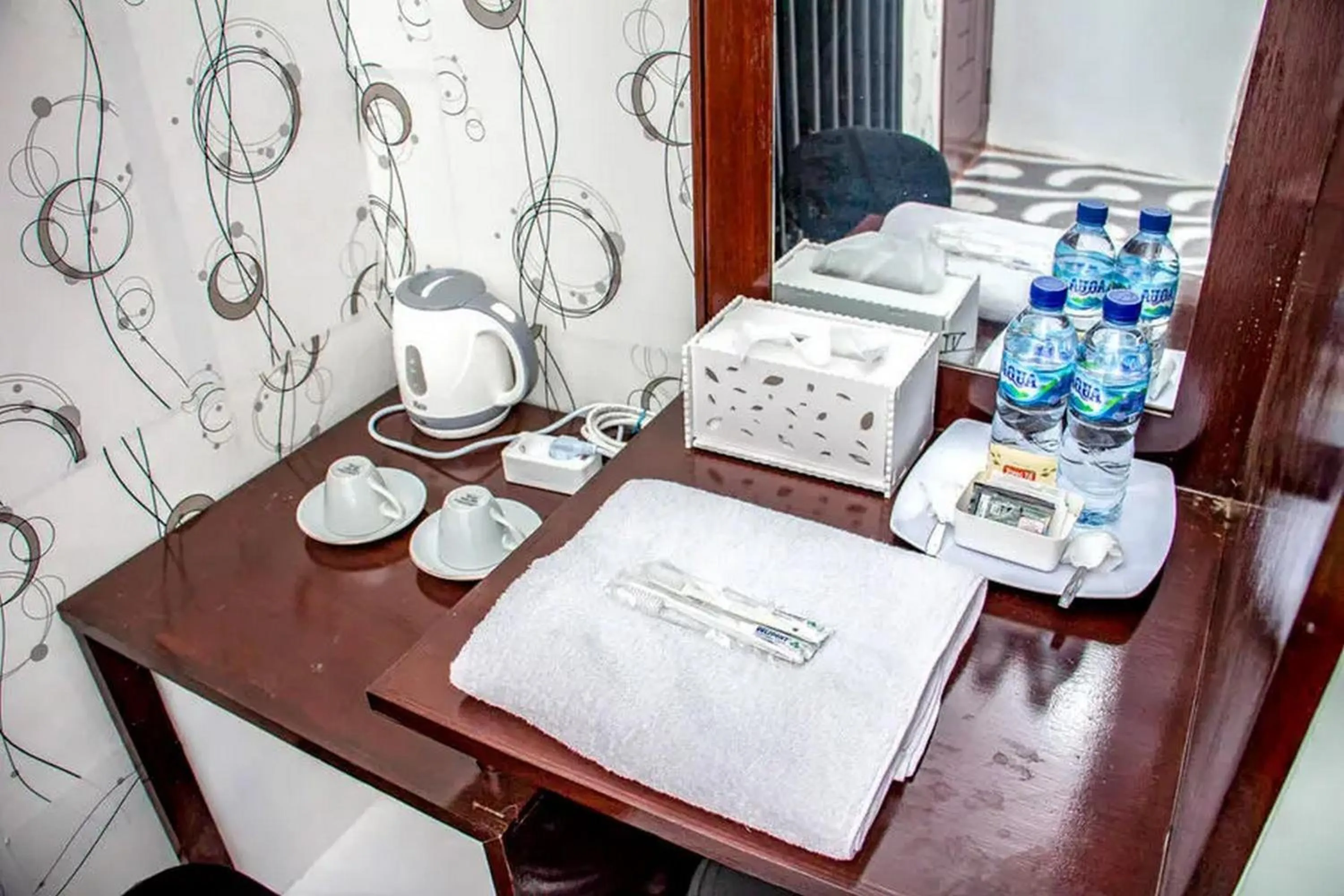 Coffee/tea facilities in Samar Wulu Guest House Syariah Mitra RedDoorz near Ketapang