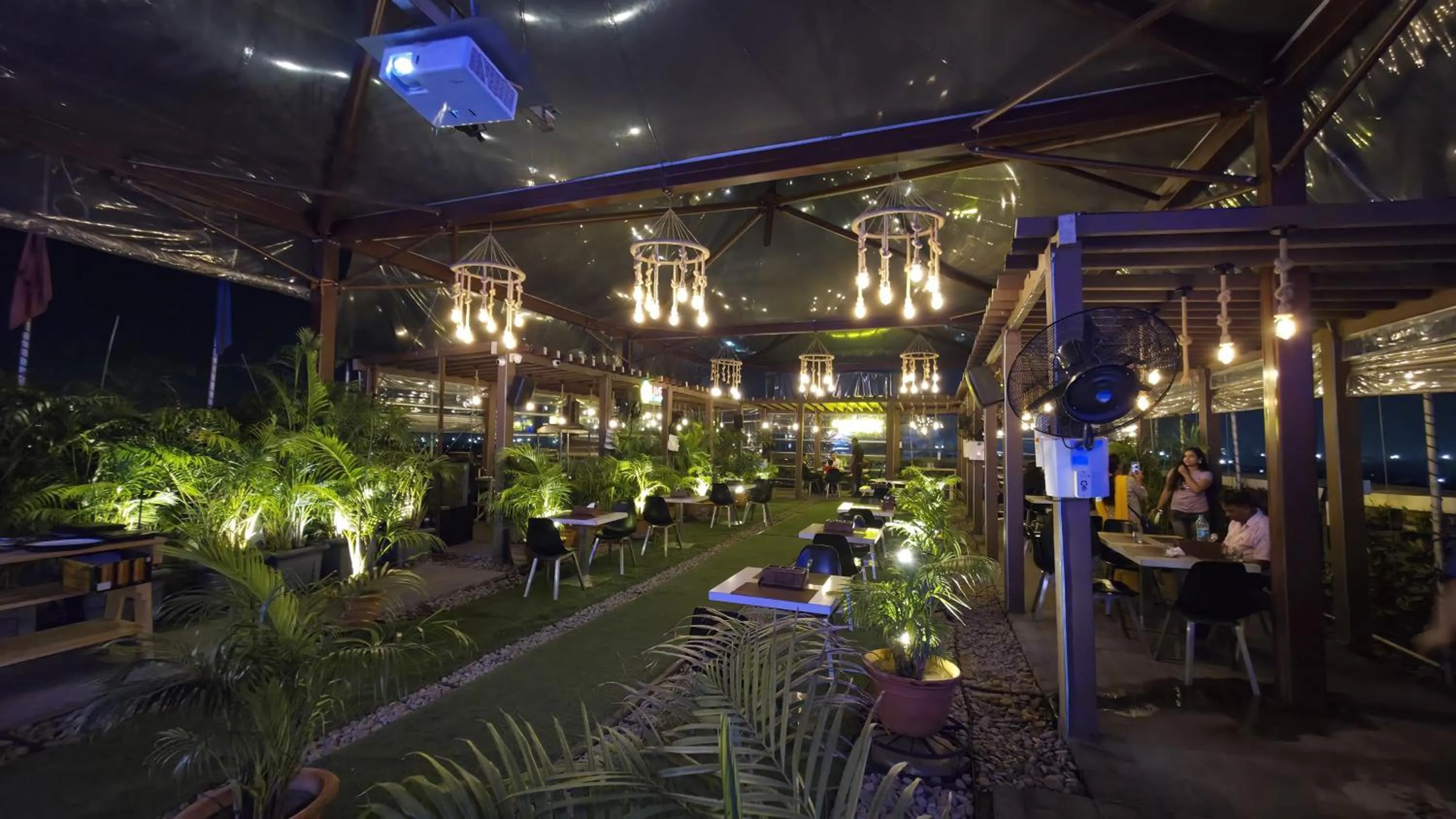 Restaurant/places to eat in Morvee Hotels Durgapur