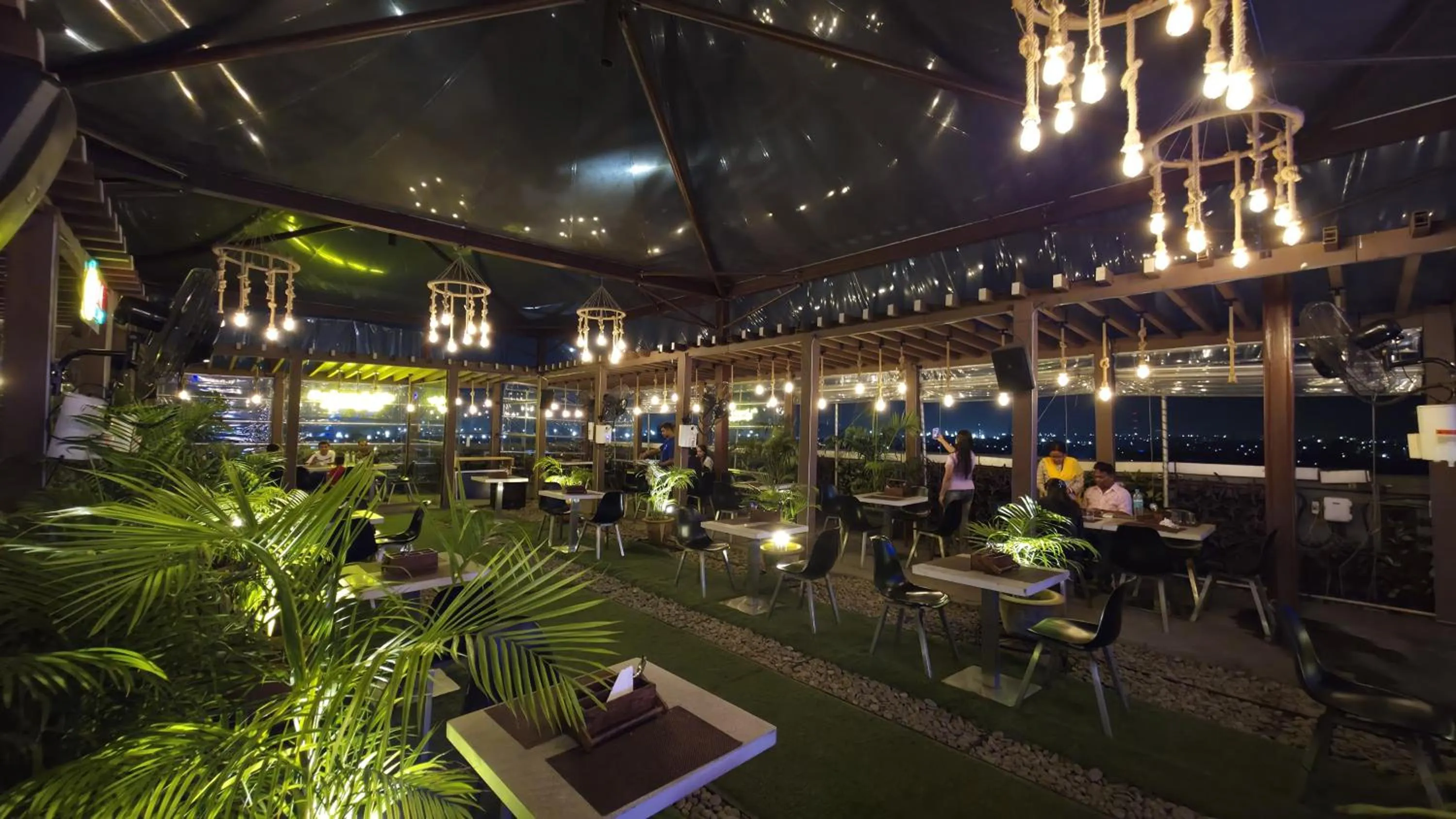 Restaurant/places to eat in Morvee Hotels Durgapur