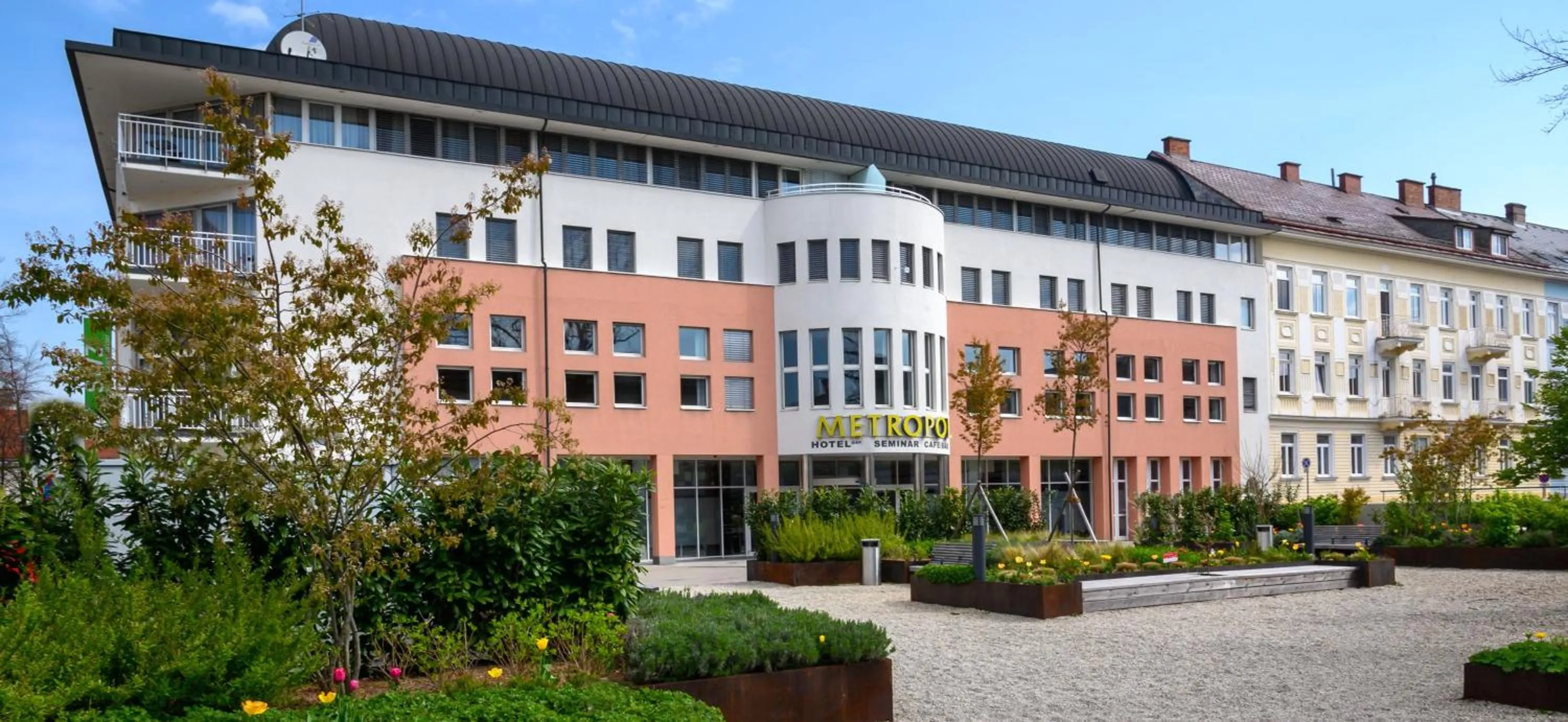 Property building in Hotel Metropol