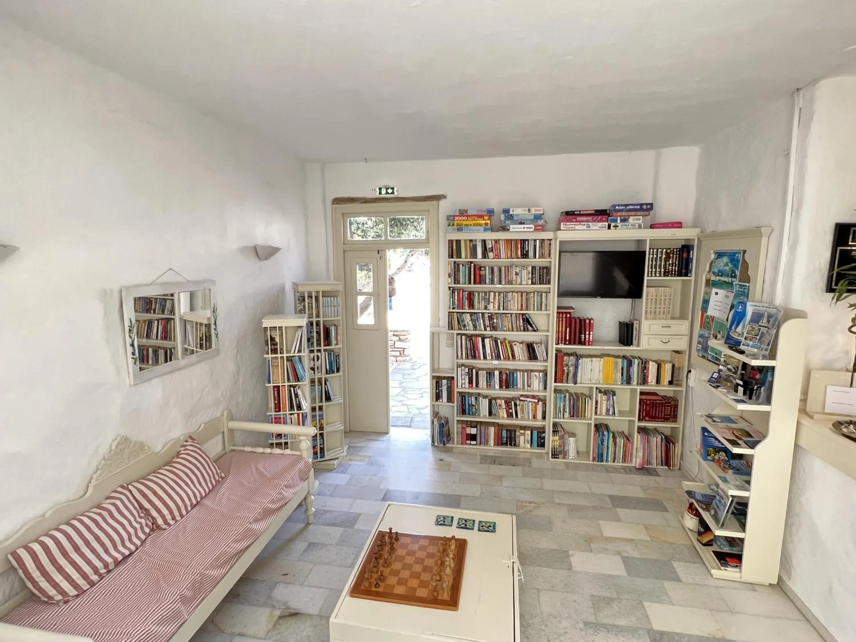 Library in Hotel Anezina