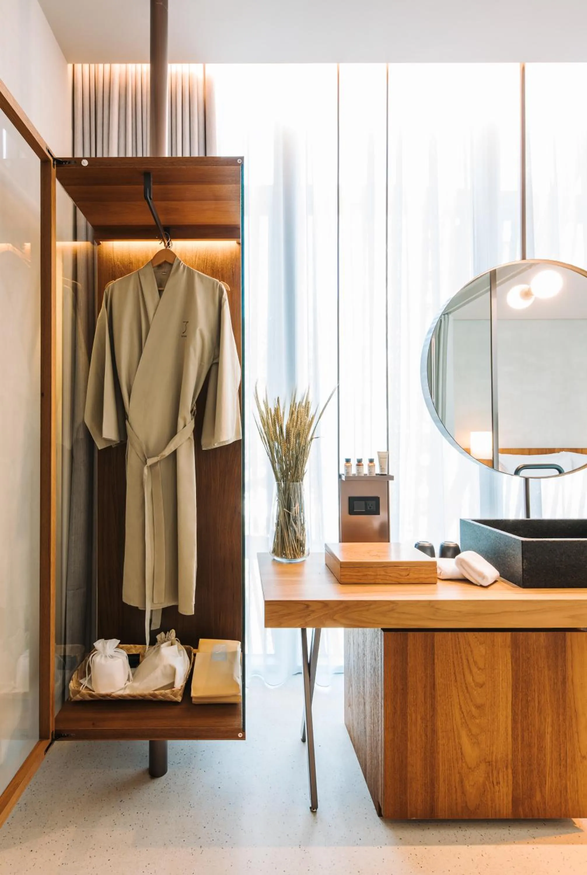 wardrobe in 了了礁溪 Vivir Jiaoxi Hotel