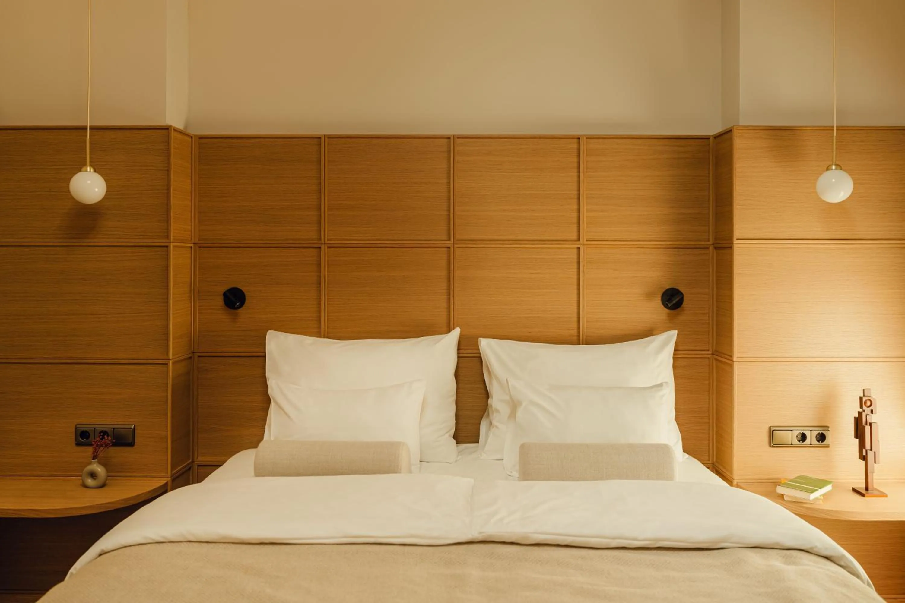 Photo of the whole room, Bed in Design Hotel zum Hirschen Salzburg