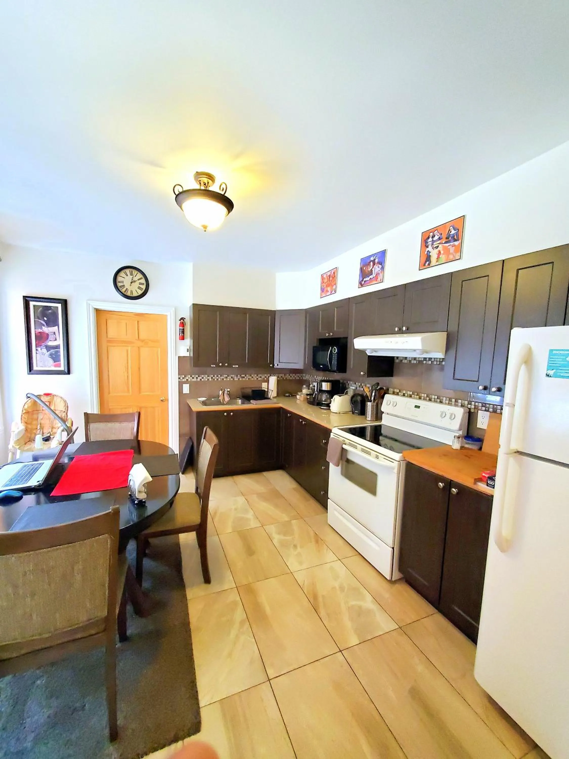 Kitchen or kitchenette in Maison Montplaisir