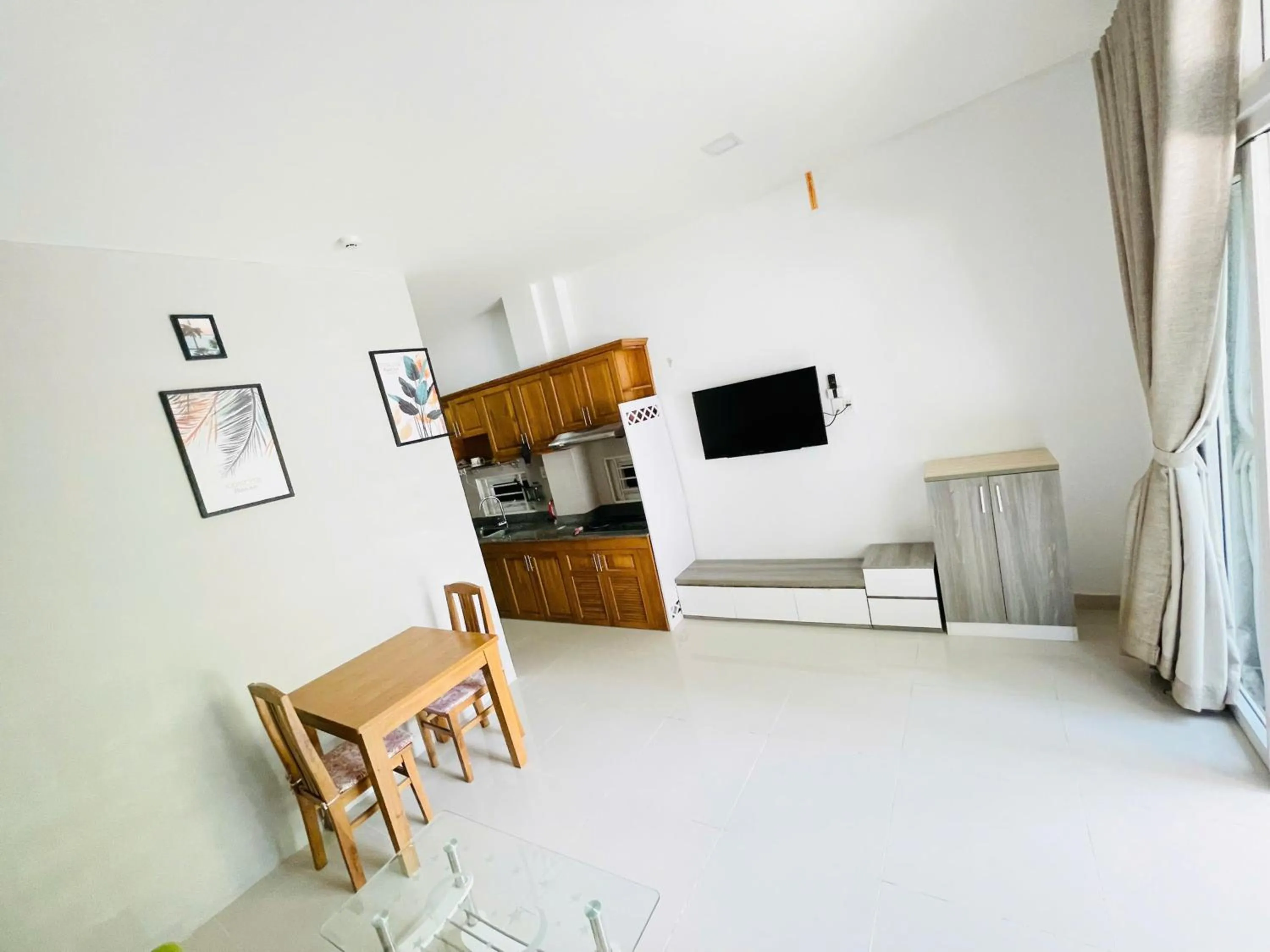 Photo of the whole room in EMERALD APARTMENTS