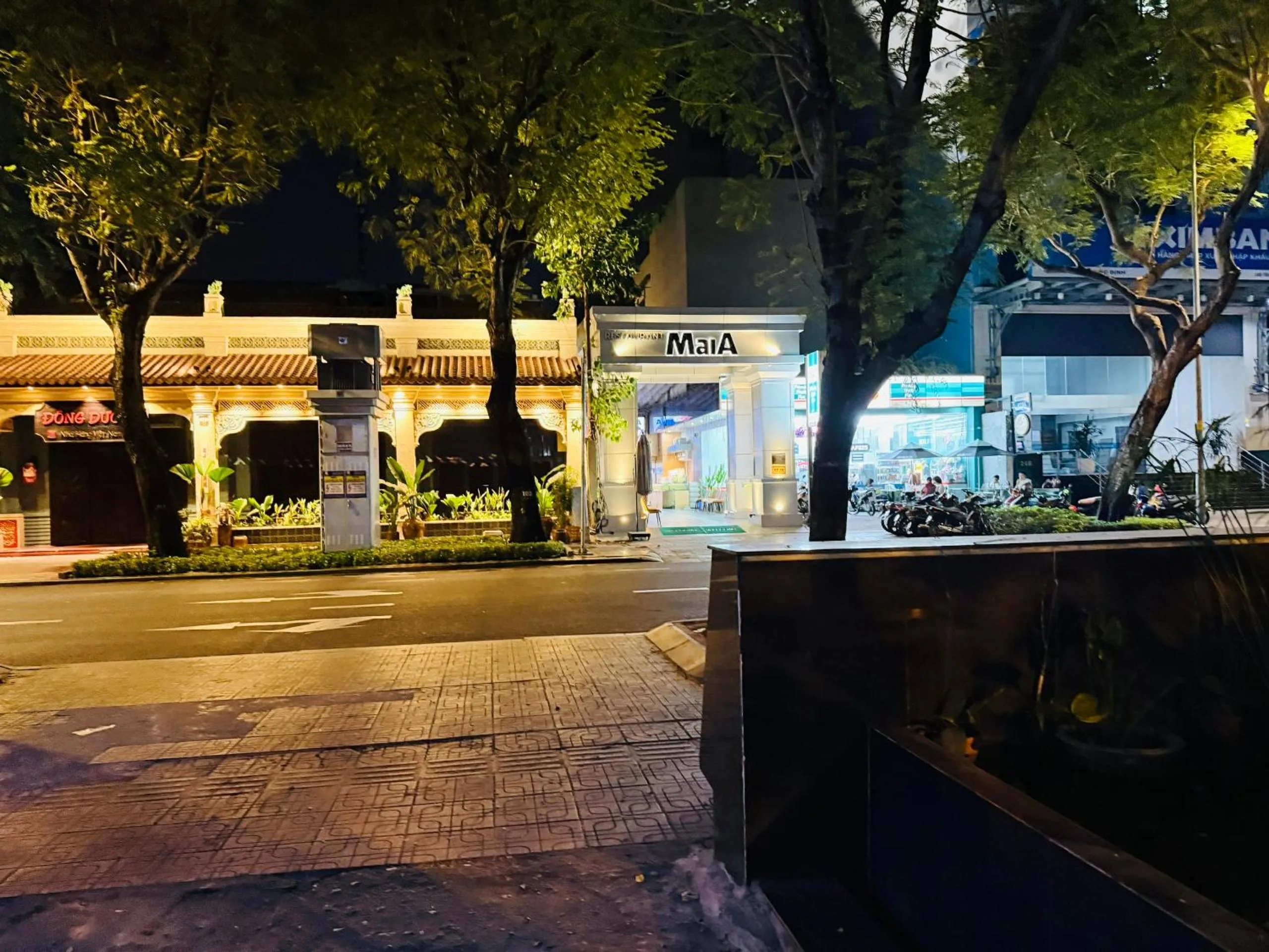 Neighbourhood in EMERALD APARTMENTS