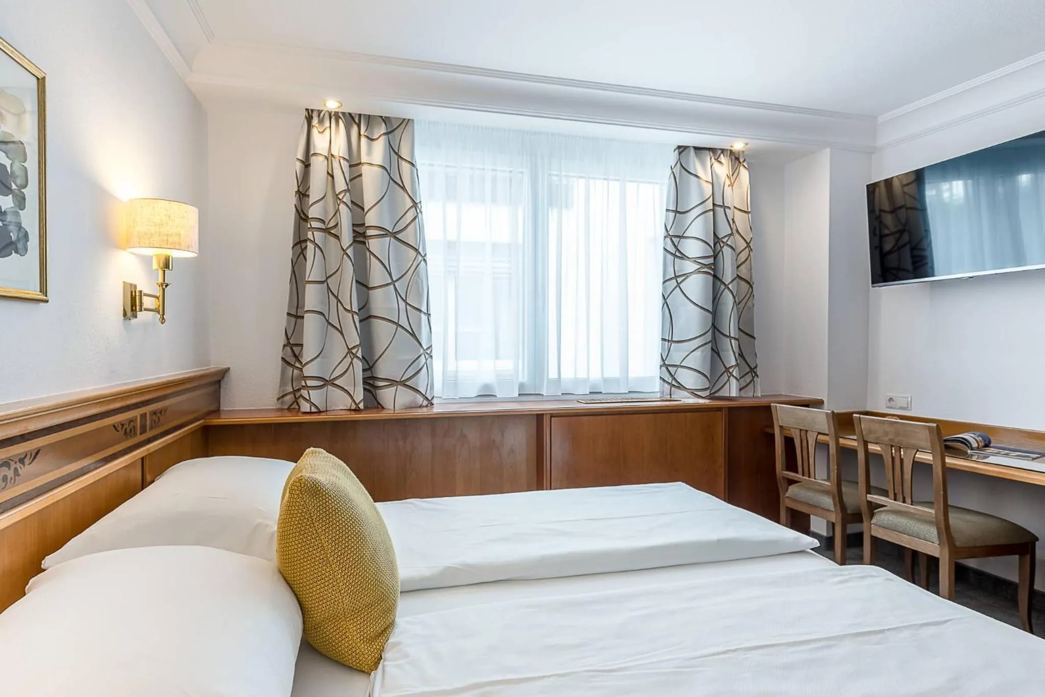 TV and multimedia, Bed in Hotel Mondschein