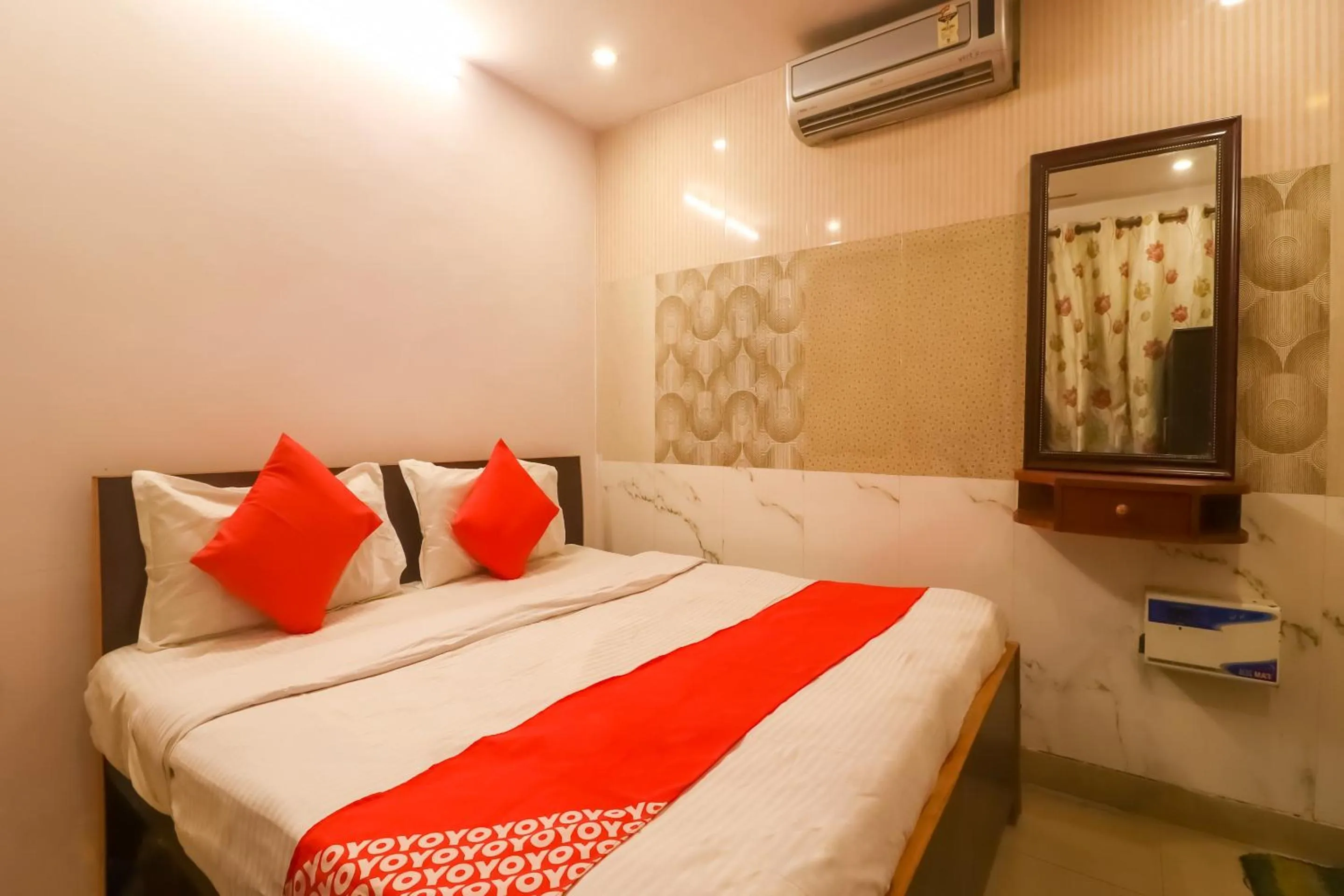Bedroom, Bed in Super Hotel O Maa Arya