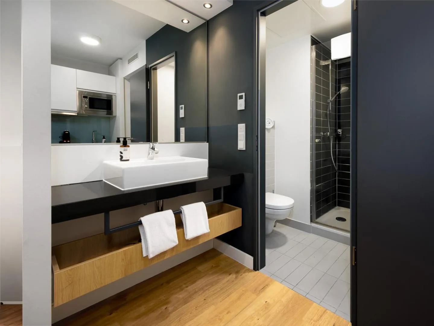 Shower in smartments Mannheim Hauptbahnhof