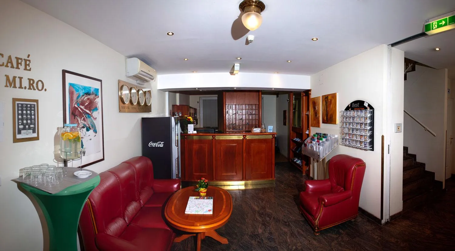 Lobby or reception in Suite Hotel 900 m zur Oper