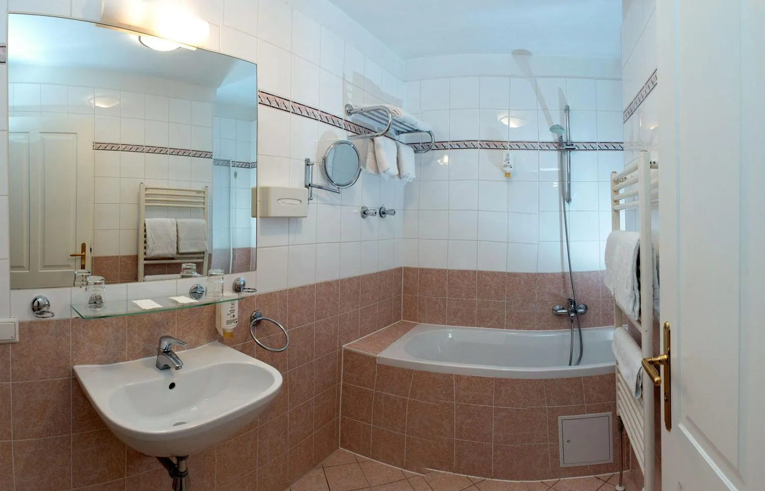 Bathroom in Suite Hotel 900 m zur Oper