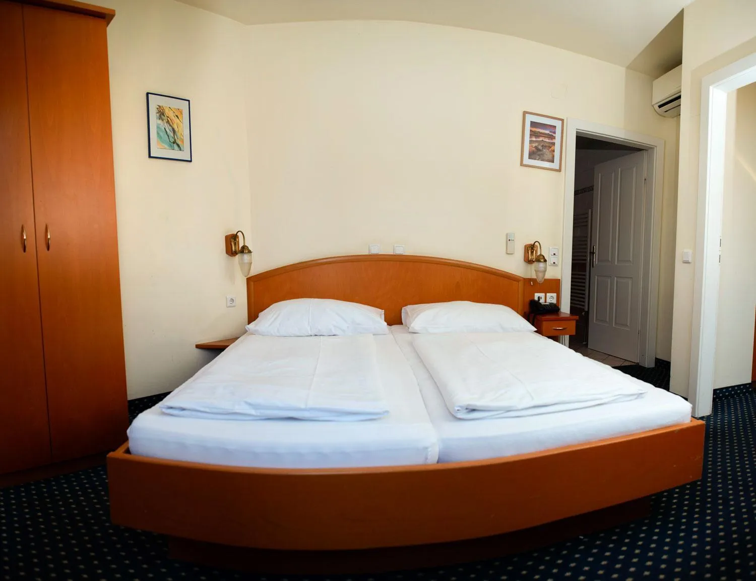Bed in Suite Hotel 900 m zur Oper