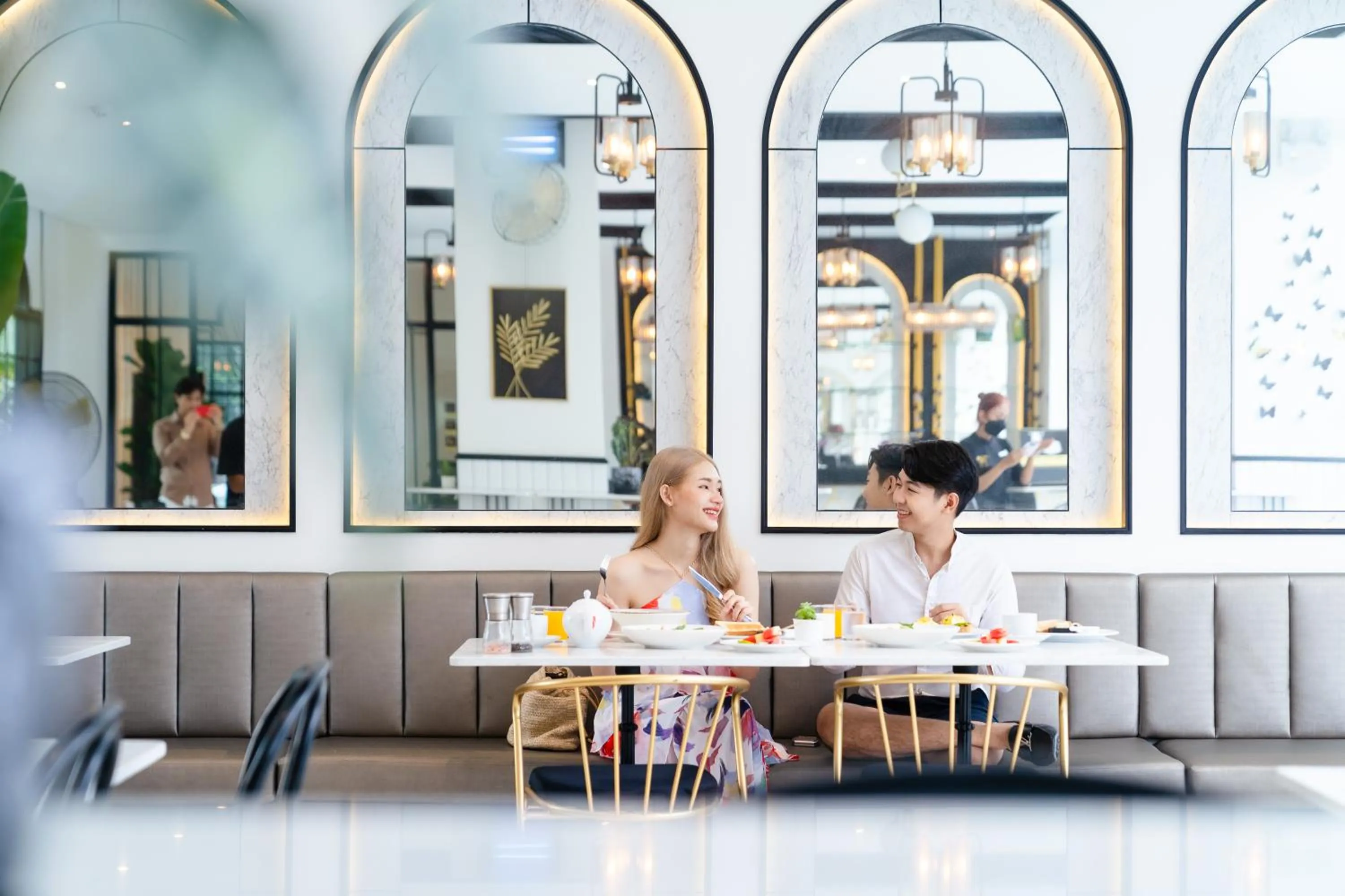 Restaurant/places to eat in Ratri Hotel Phuket Old Town