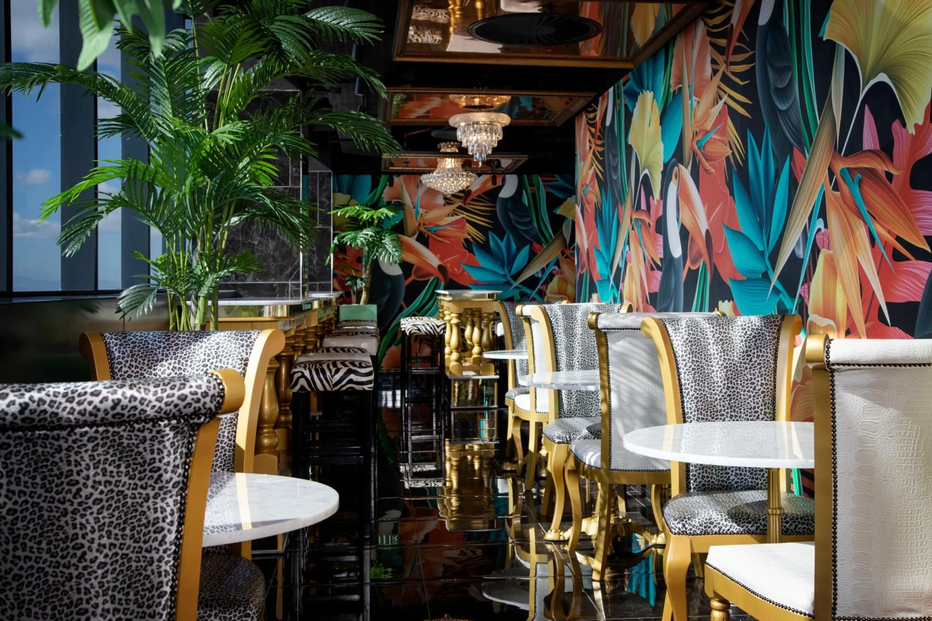 Restaurant/places to eat in Hotel Sky Cape Town