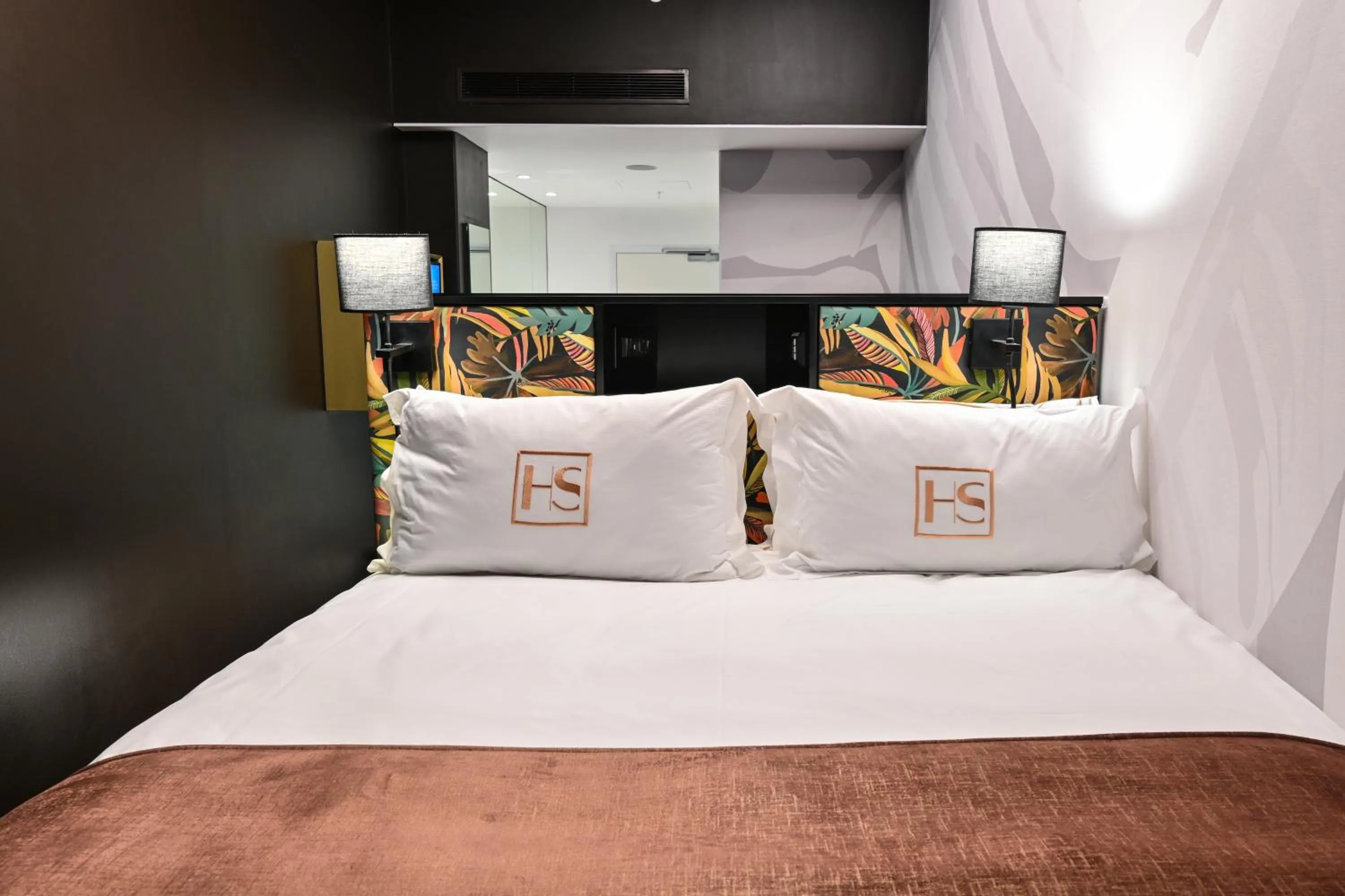 Bed in Hotel Sky Cape Town