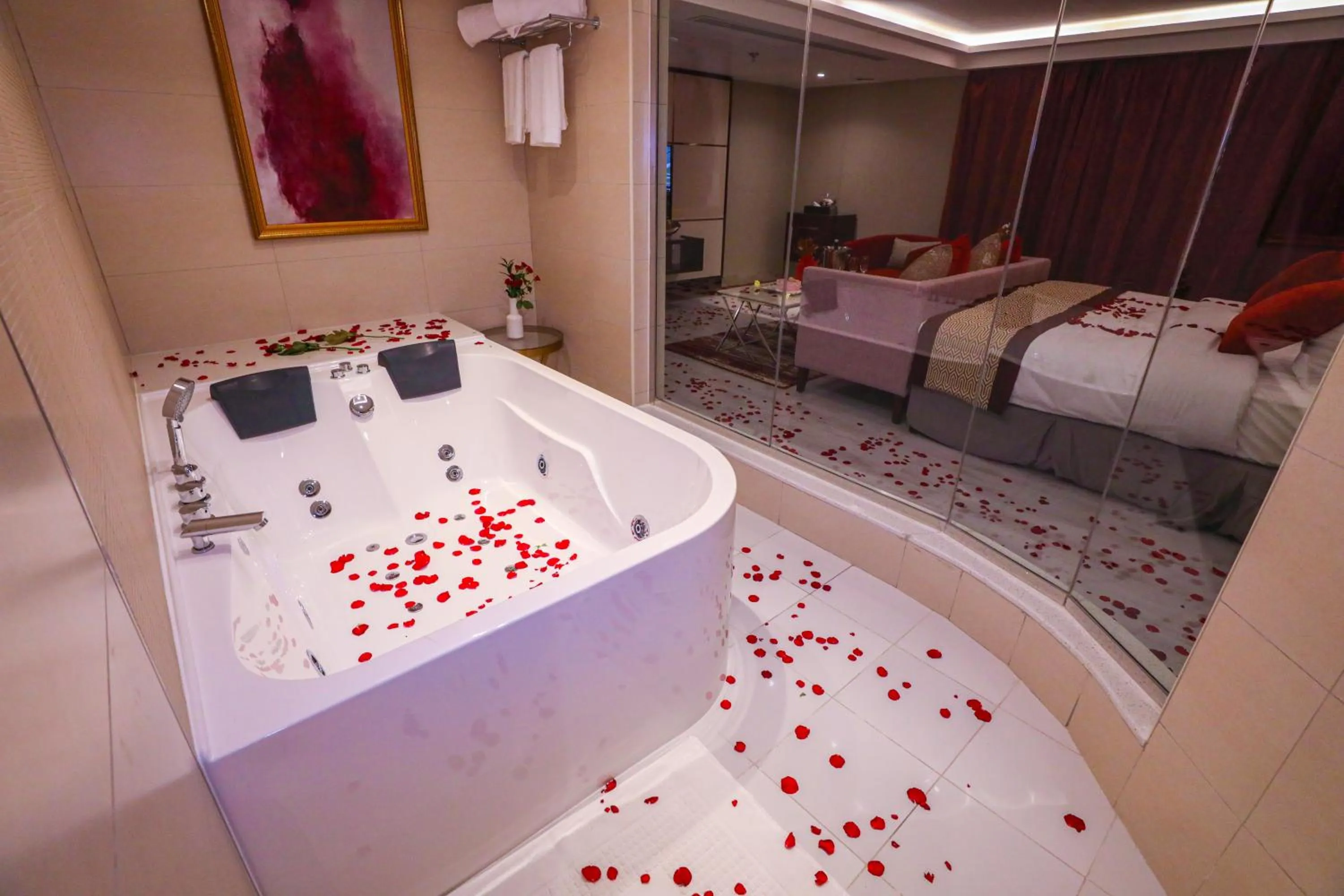 Hot Tub in Cheerful Al Waha Unayzah Hotel
