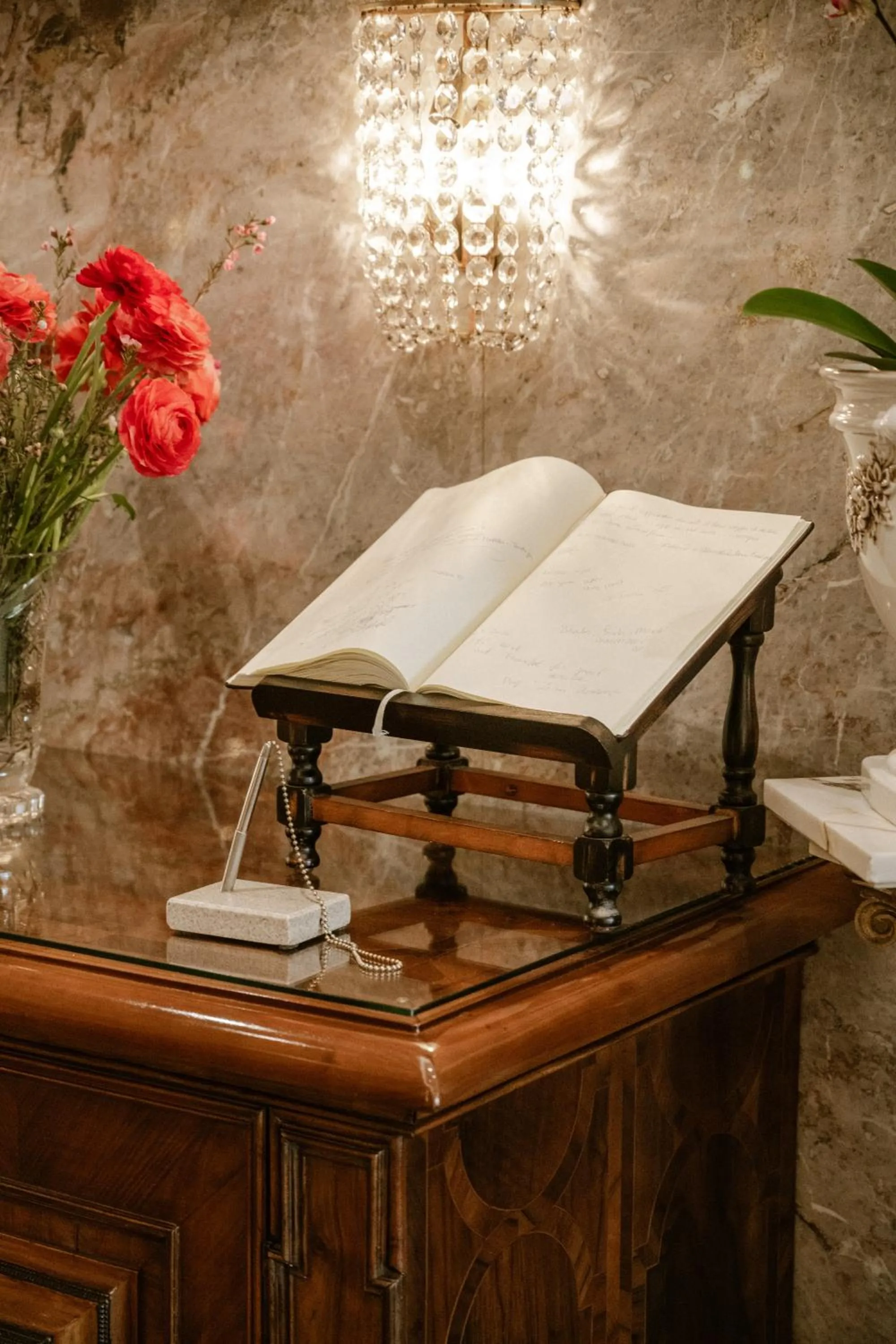 Lobby or reception in Hotel Stefanie - VIENNA'S OLDEST HOTEL