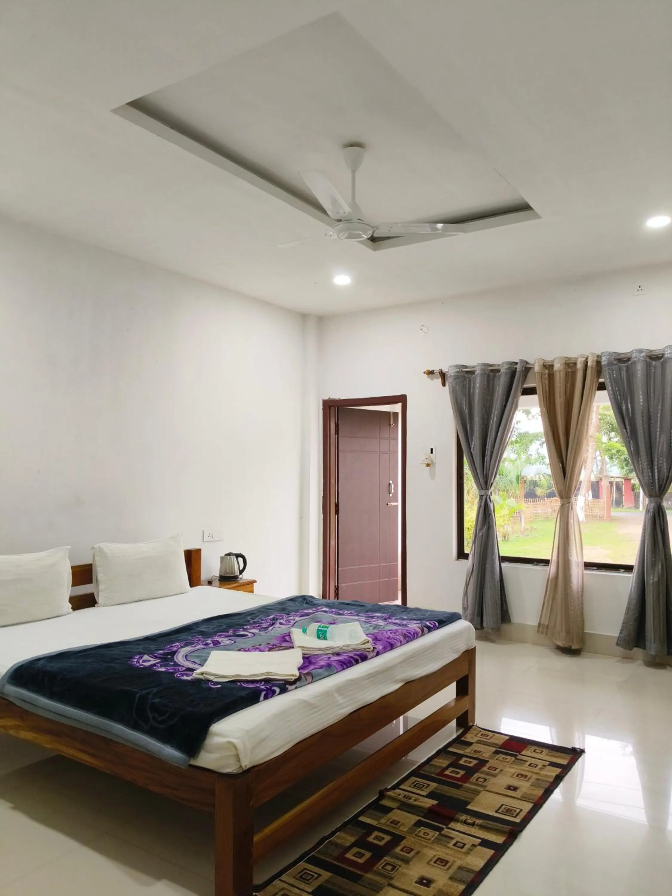 Deluxe Queen Room in Shivaji Inn Kaziranga