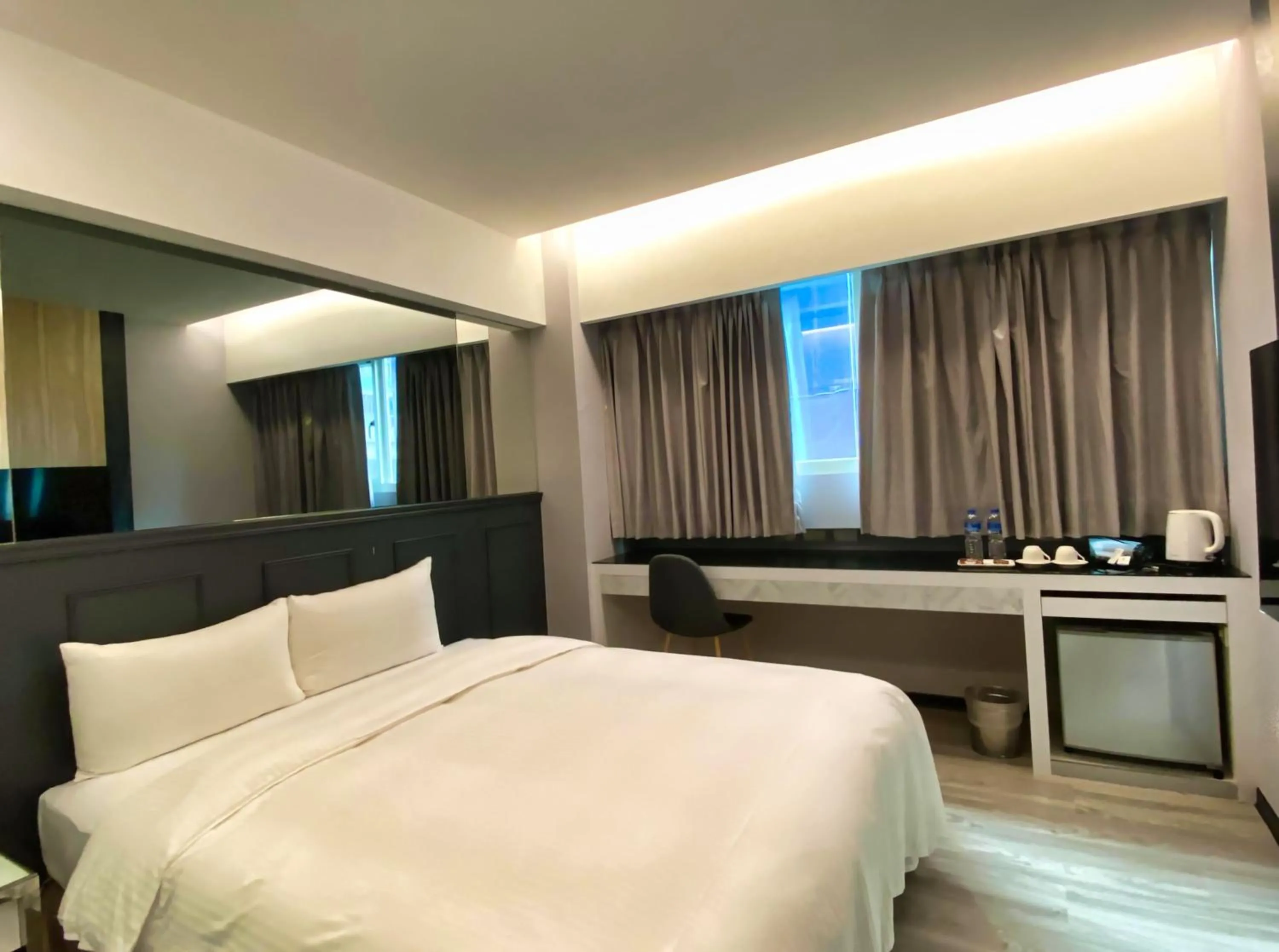 Photo of the whole room, Bed in Hub Hotel Ximen Inn