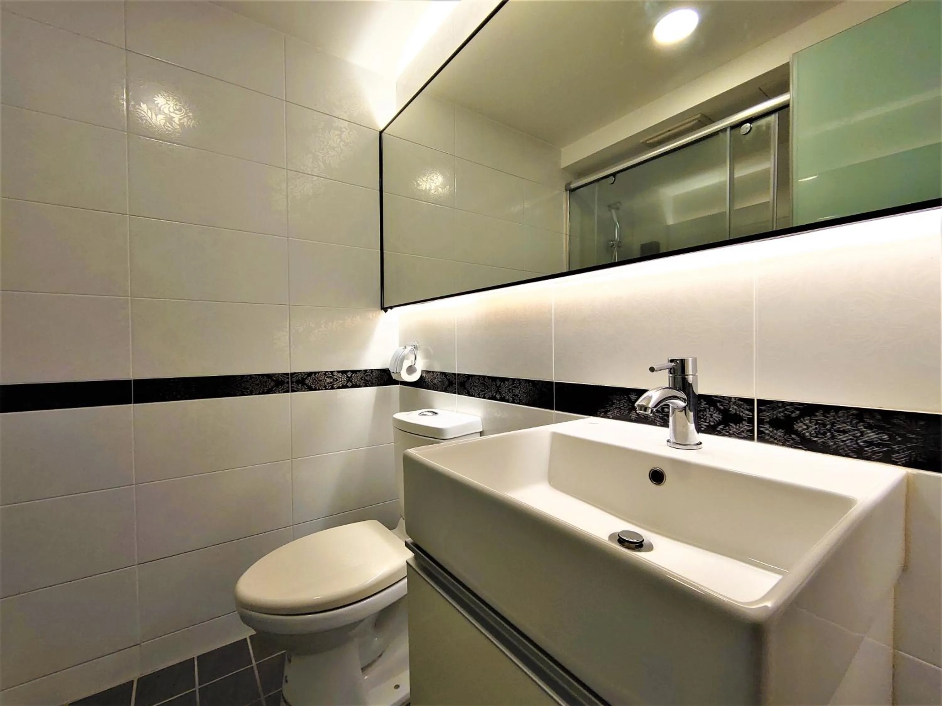 Bathroom in Hub Hotel Ximen Inn