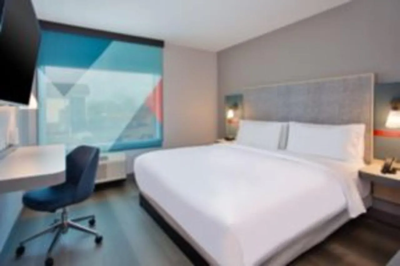 Bed in avid hotels - Detroit - Warren by IHG