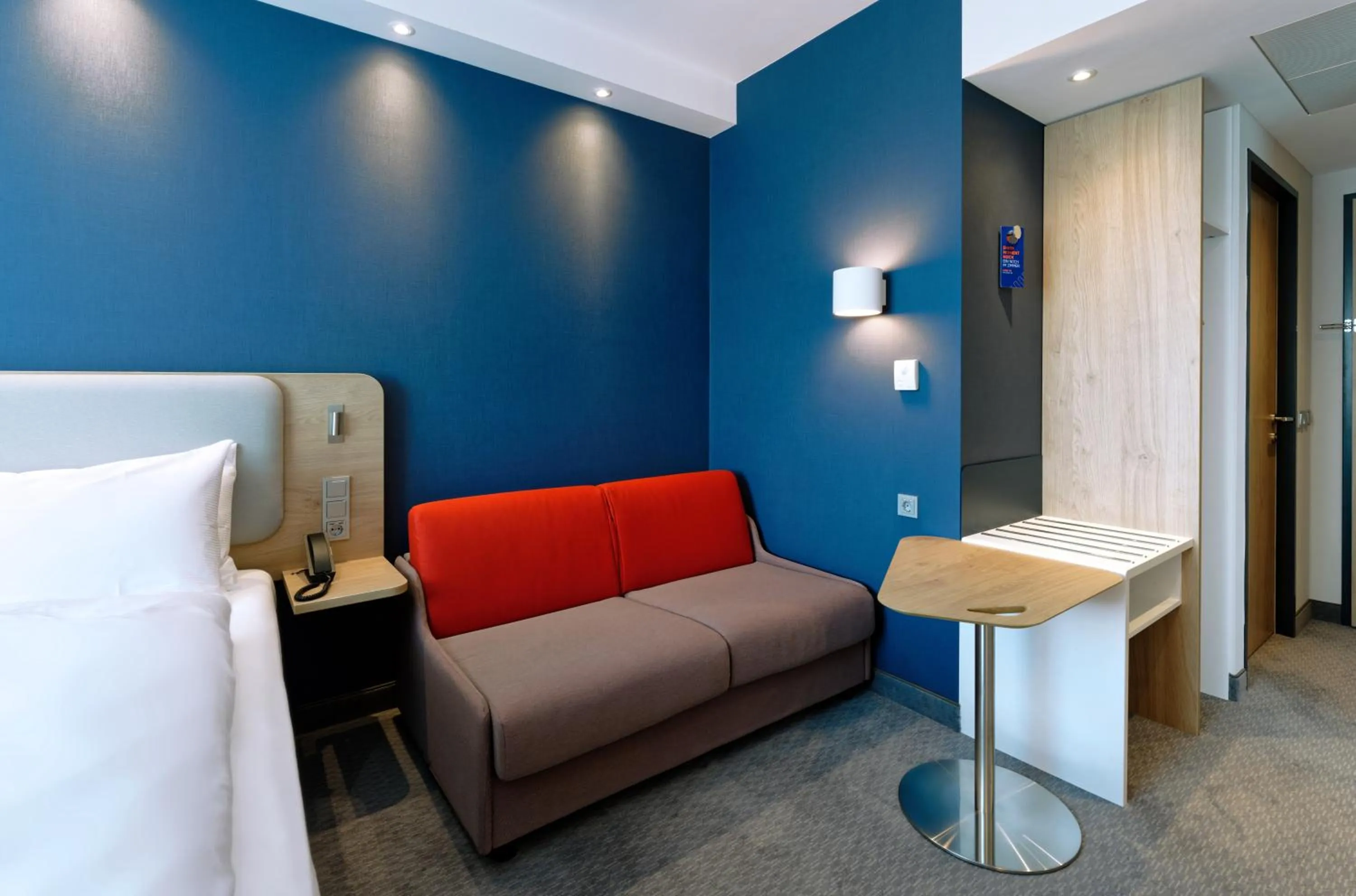 Photo of the whole room, Bed in Holiday Inn Express - Lustenau