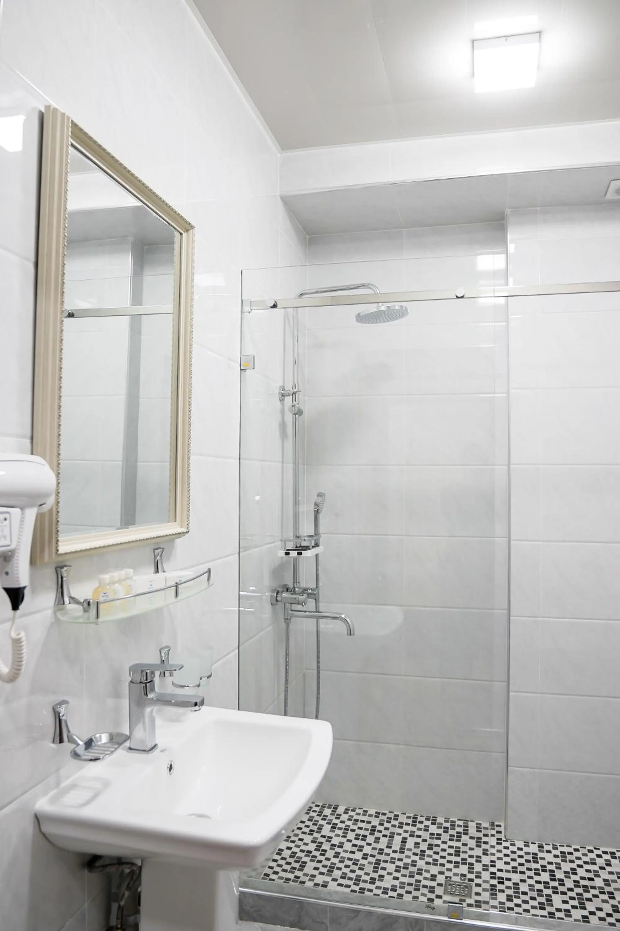 Bathroom in Level Hotel