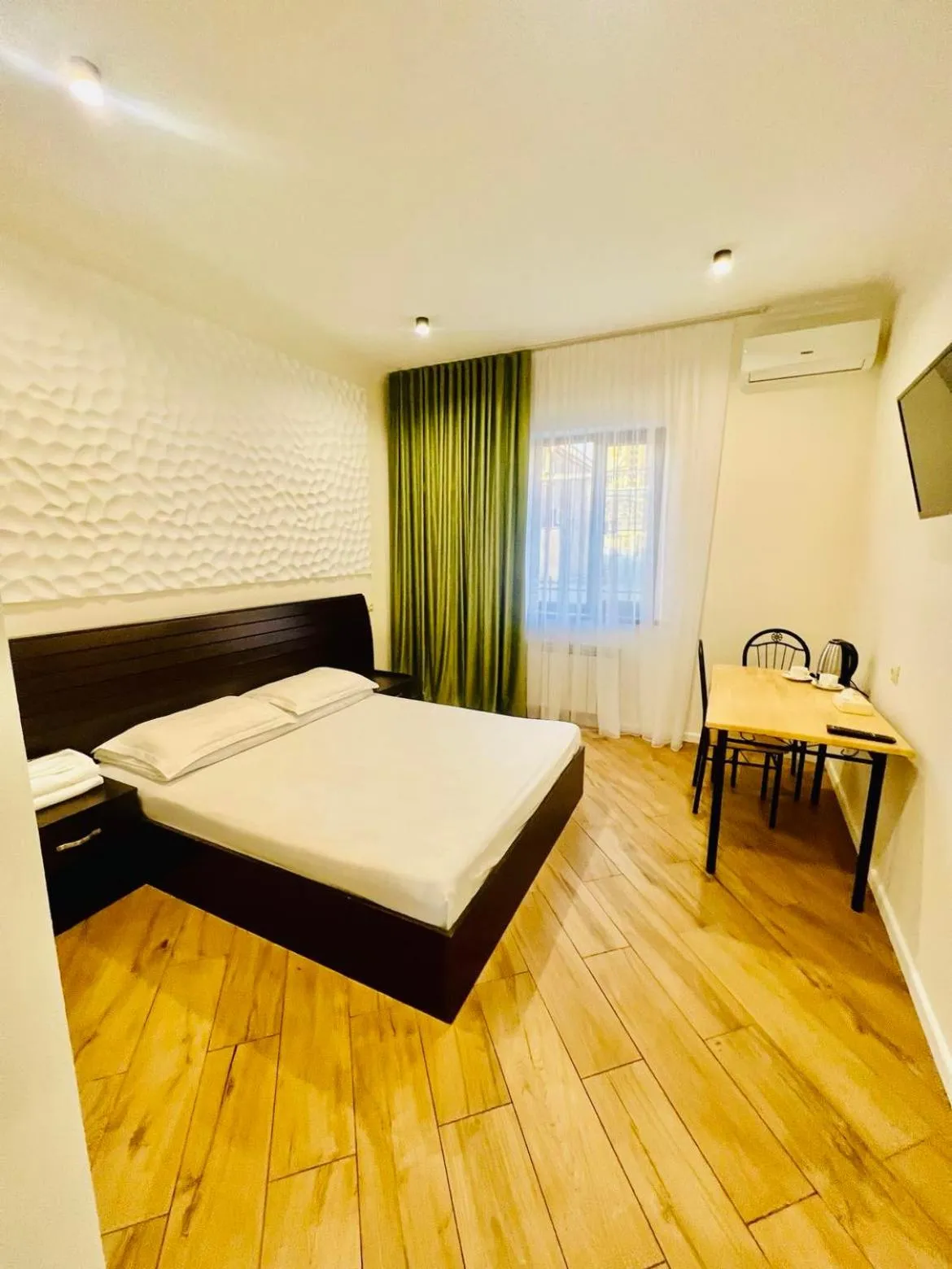 Bedroom, Bed in Grand Fortune Hotel