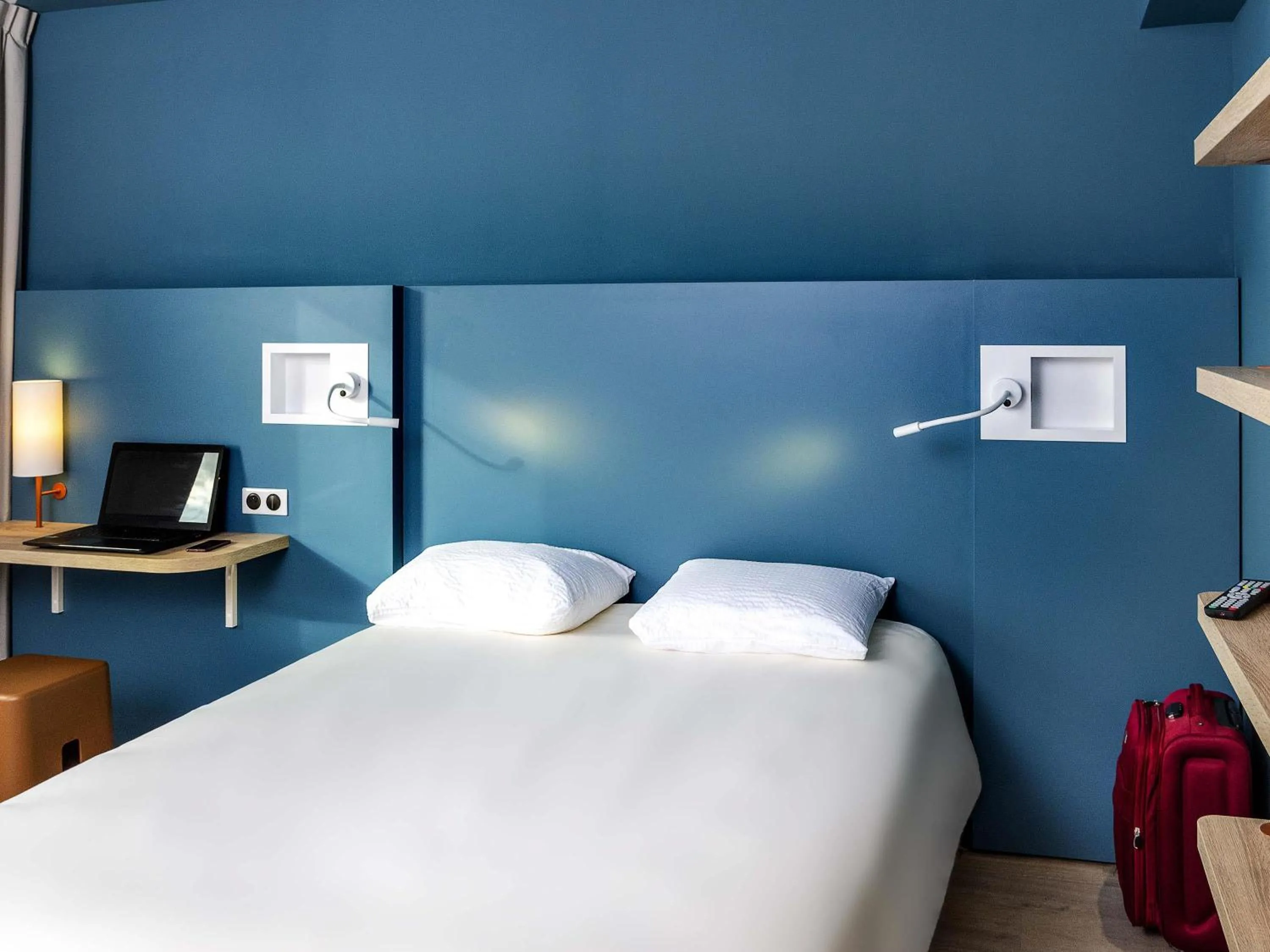 Bedroom, Bed in ibis Budget Cognac