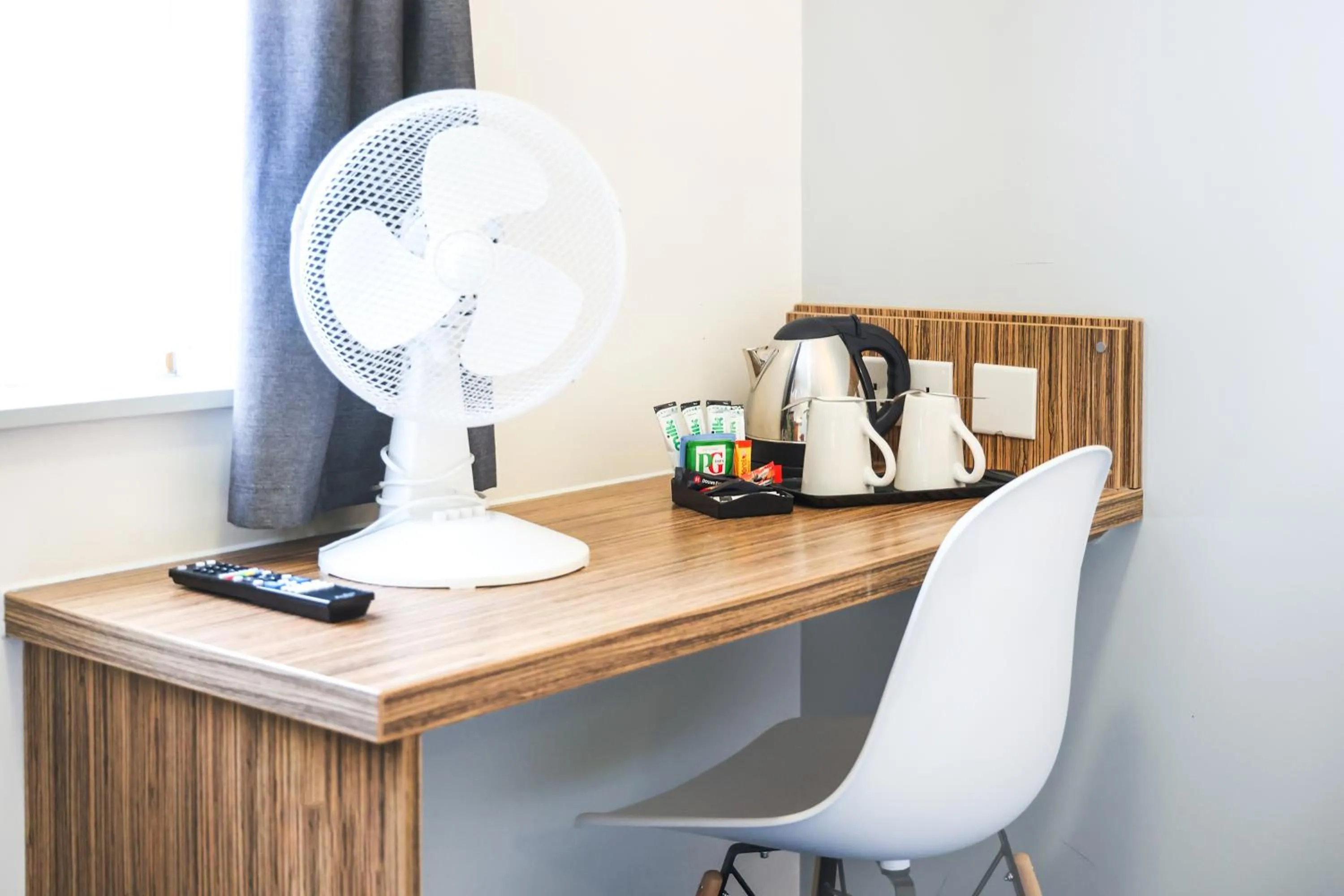 Coffee/tea facilities in GO2 Lancaster Centre Hotel by OYO