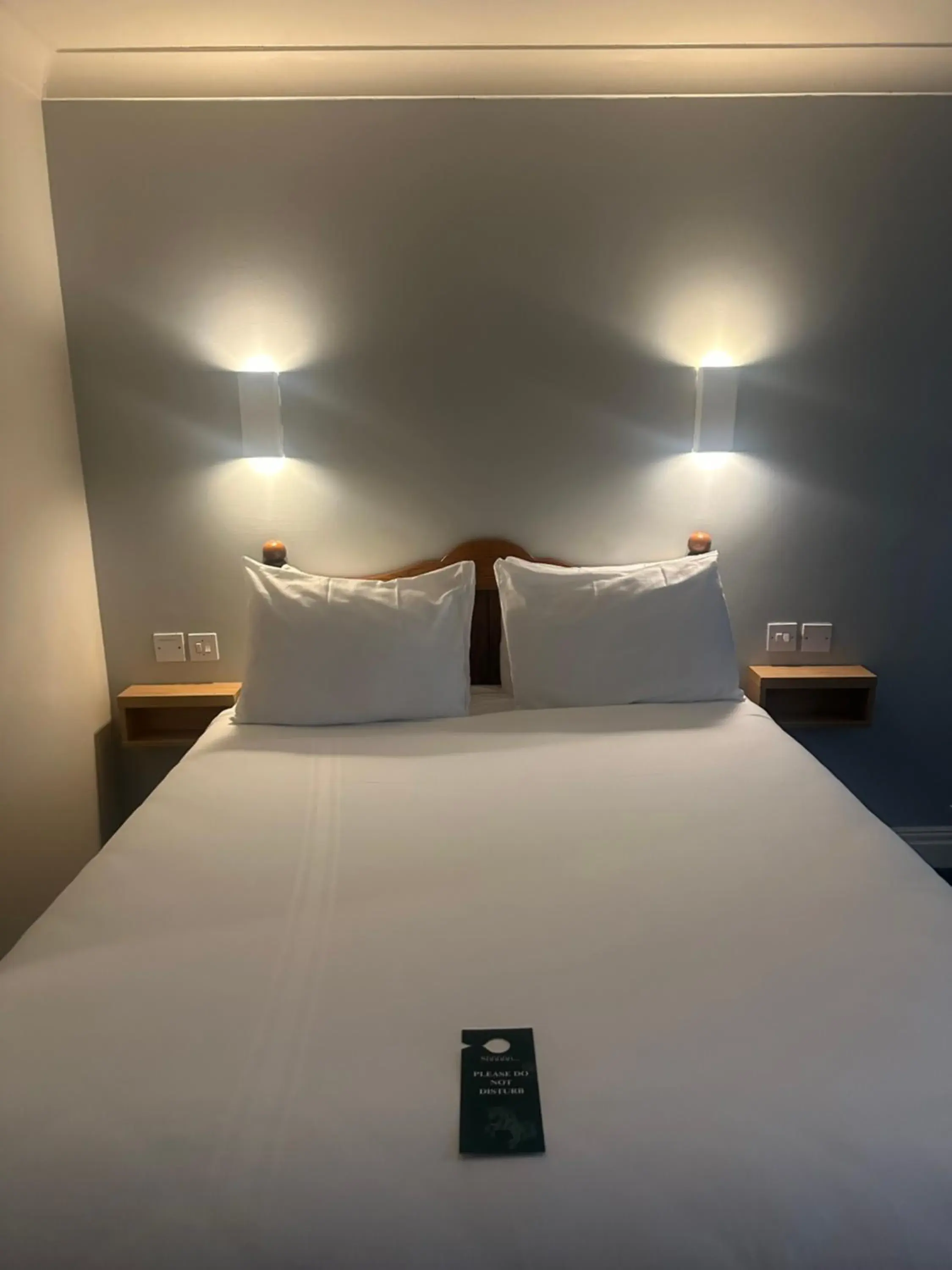 Double Room - Disability Access in go2 Glasgow Cumbernauld Hotel - Free Parking and Pet Friendly Double Room - Disability Access in go2 Glasgow Cumbernauld Hotel - Free Parking and Pet Friendly