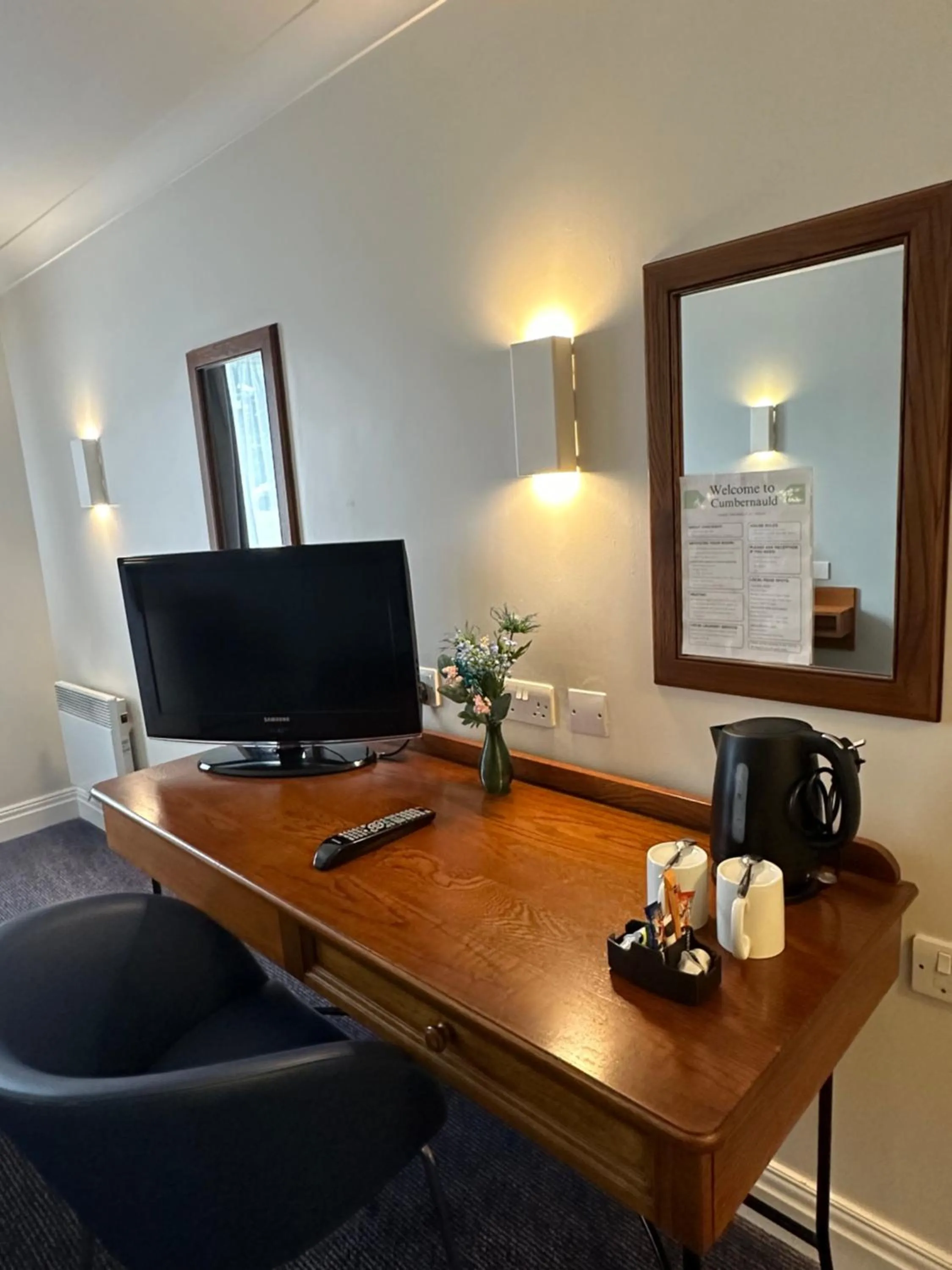 TV and multimedia in go2 Glasgow Cumbernauld Hotel - Free Parking and Pet Friendly