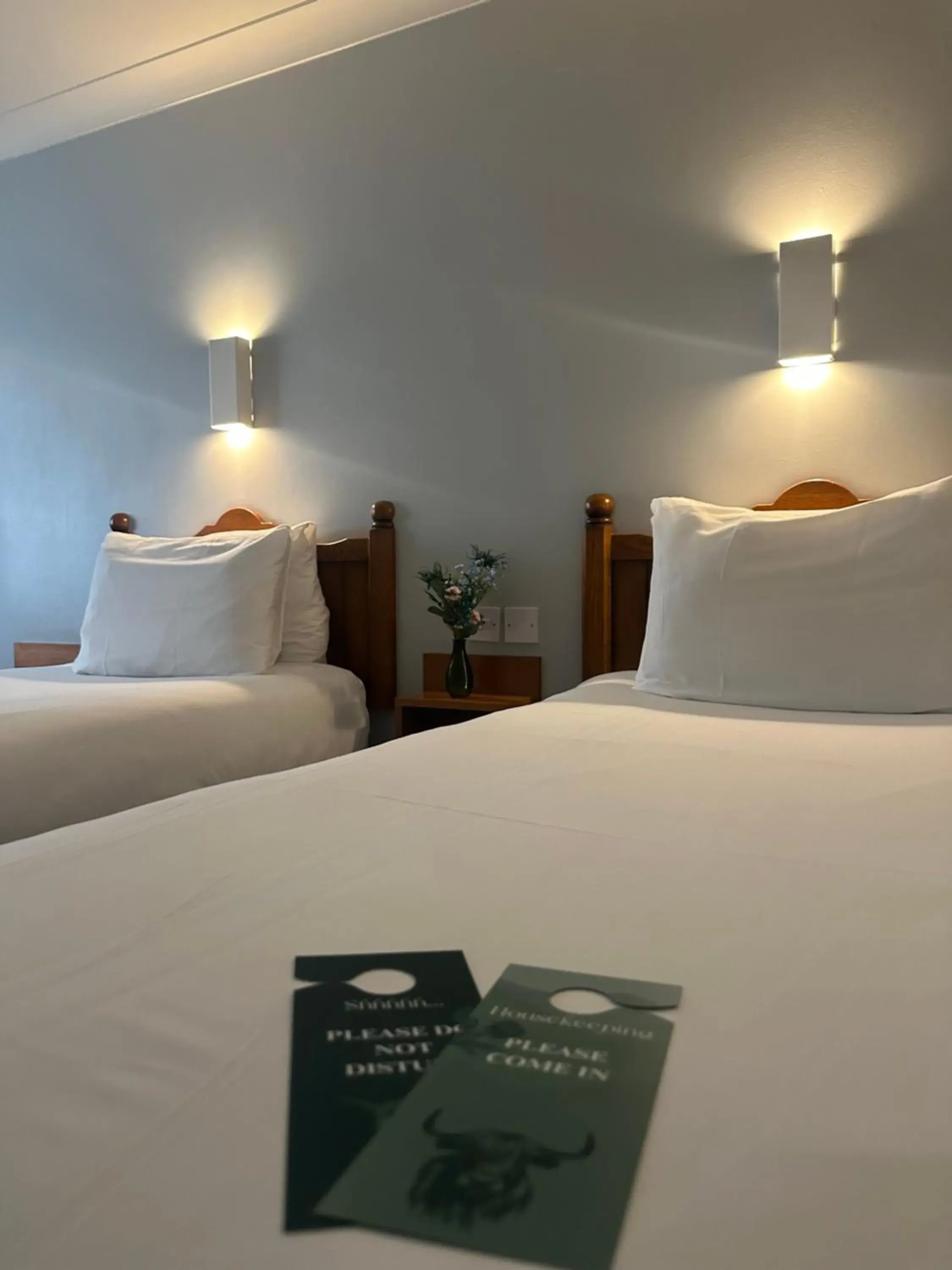 Twin Room - Disability Access in go2 Glasgow Cumbernauld Hotel - Free Parking and Pet Friendly Twin Room - Disability Access in go2 Glasgow Cumbernauld Hotel - Free Parking and Pet Friendly