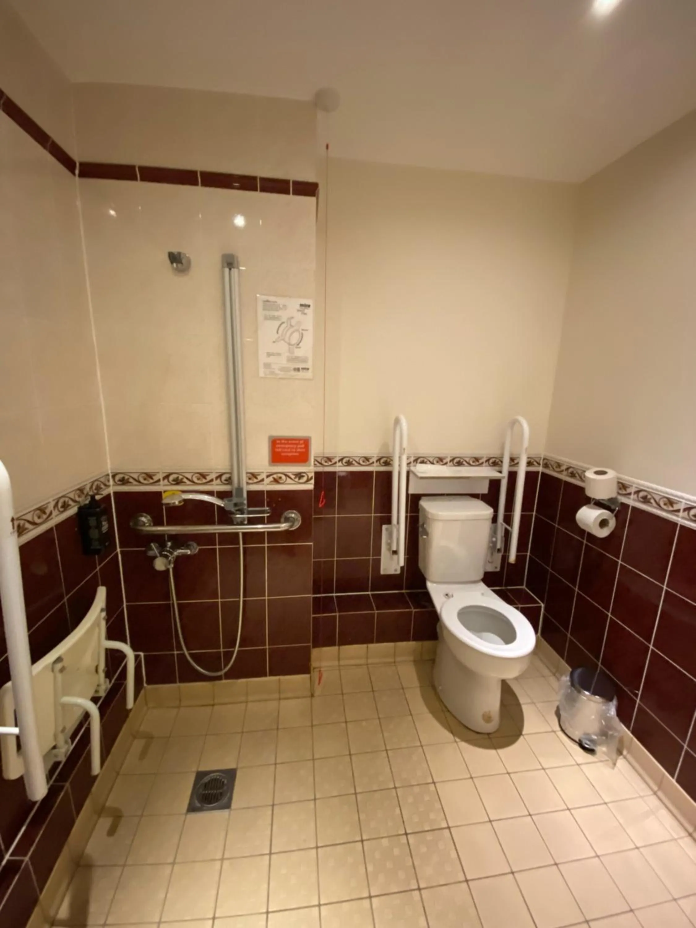 Shower, Bathroom in Ibis Budget Bromsgrove