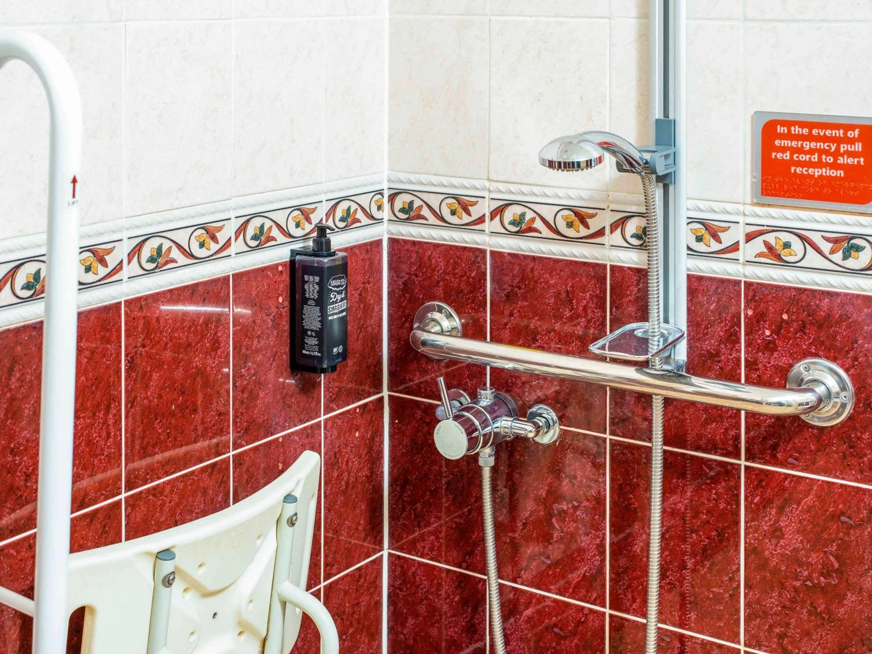 Photo of the whole room, Bathroom in Ibis Budget Bromsgrove