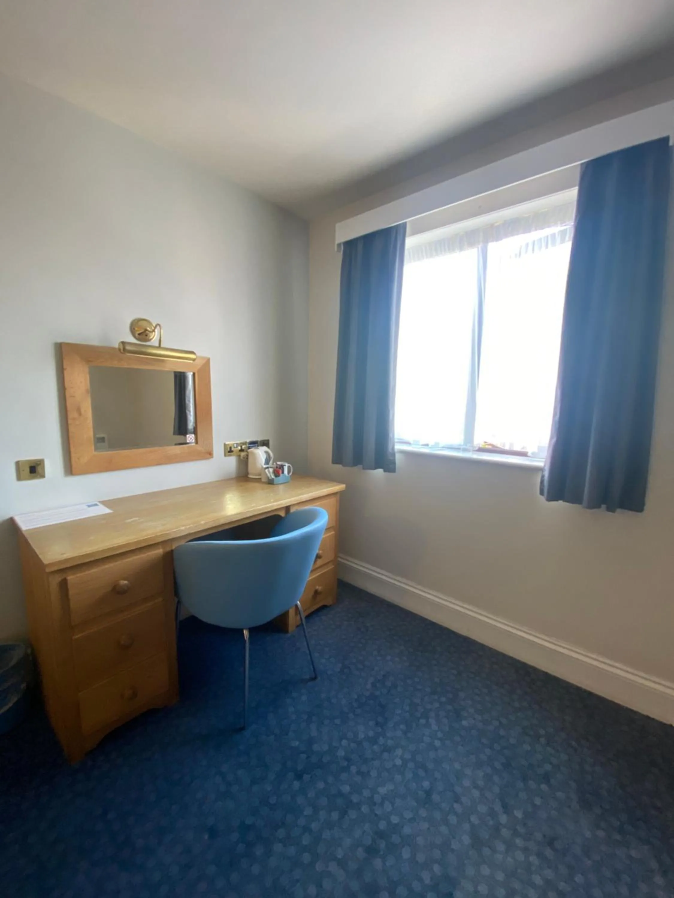 Bedroom, Bathroom in Ibis Budget Bromsgrove