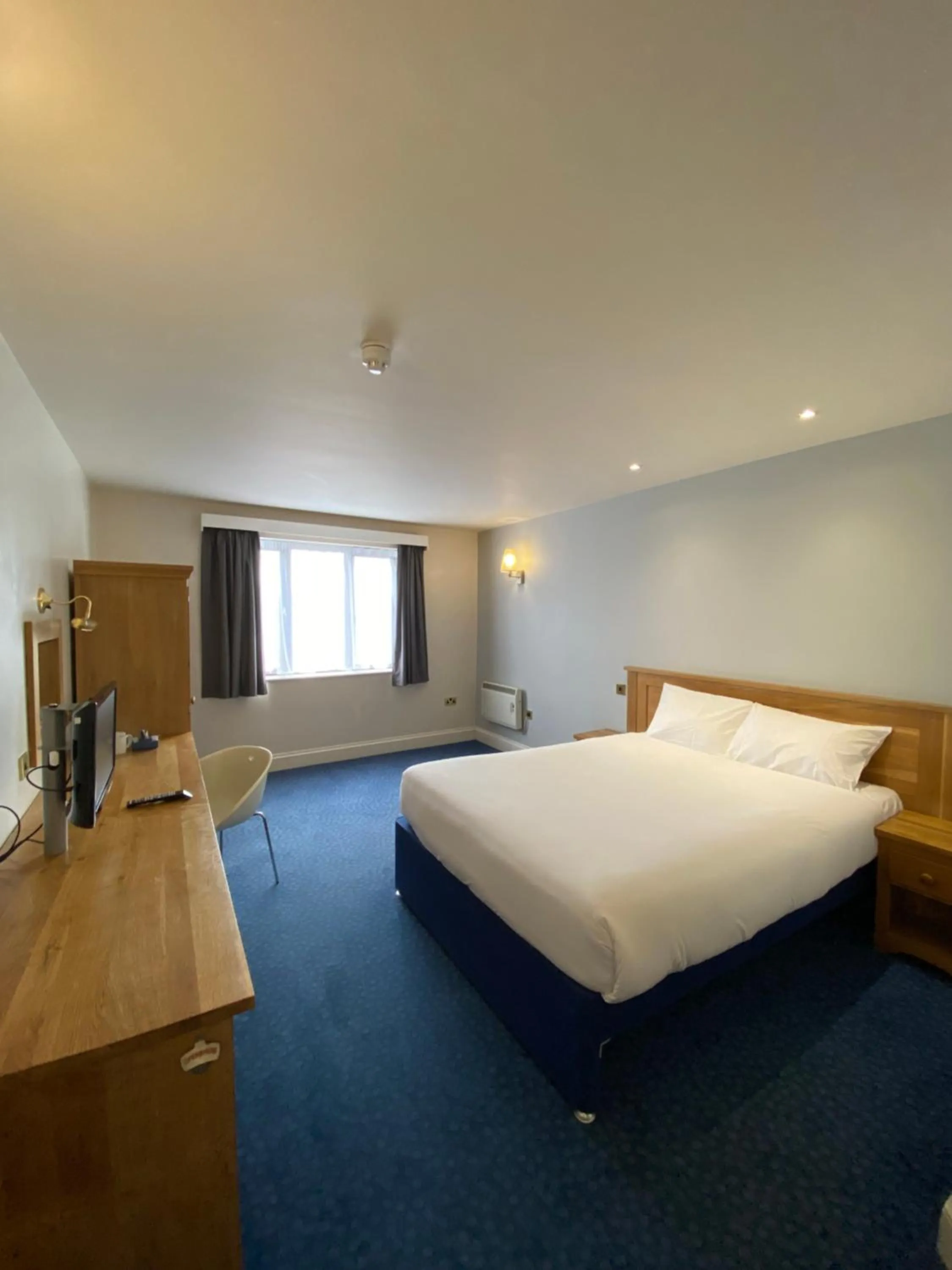 Bed in Ibis Budget Bromsgrove