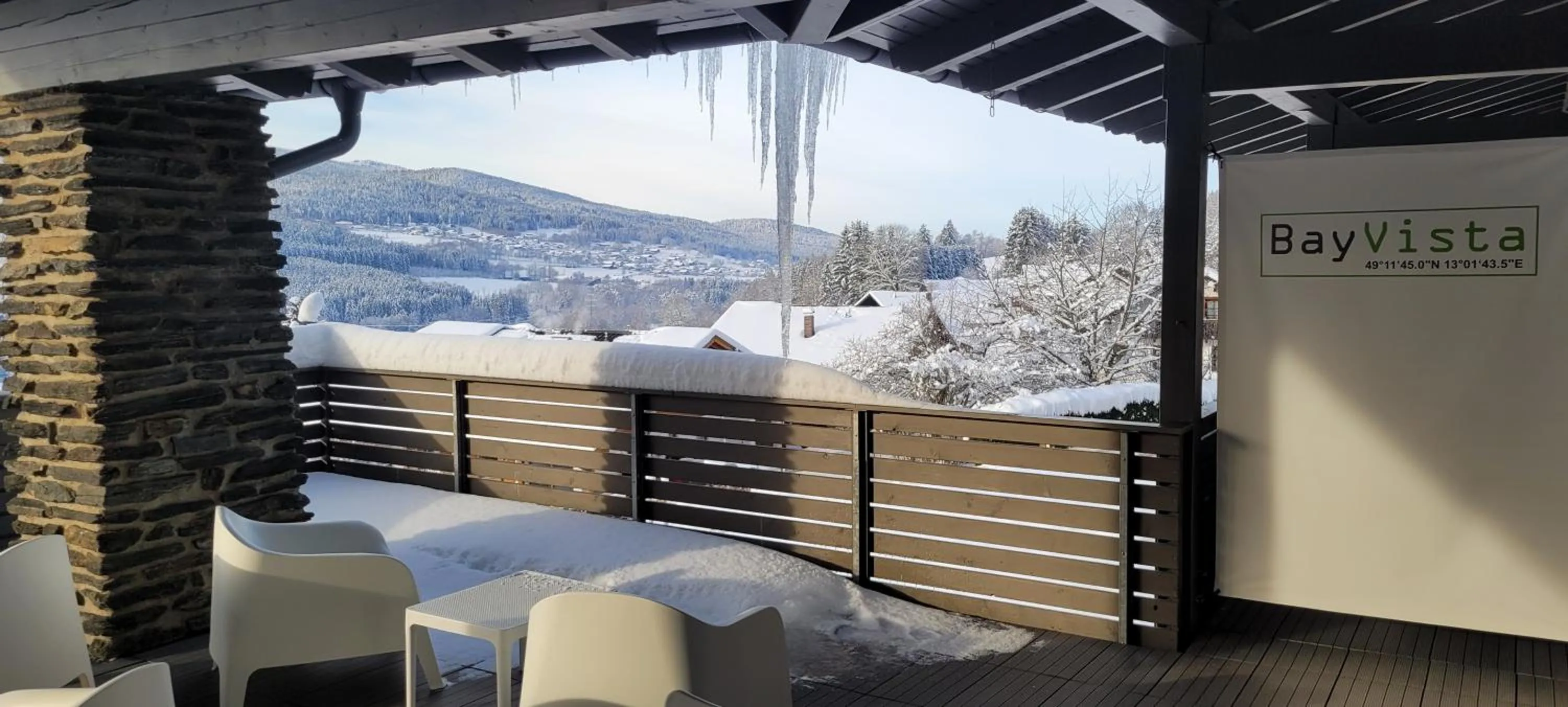 Winter in BayVista Lodge - Studios & Apartments