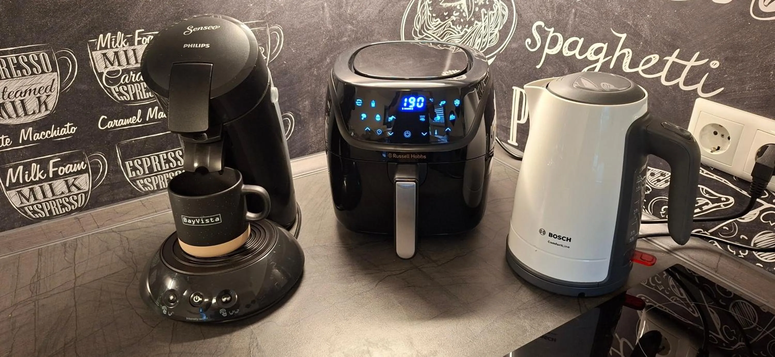 Coffee/tea facilities in BayVista Lodge - Studios & Apartments