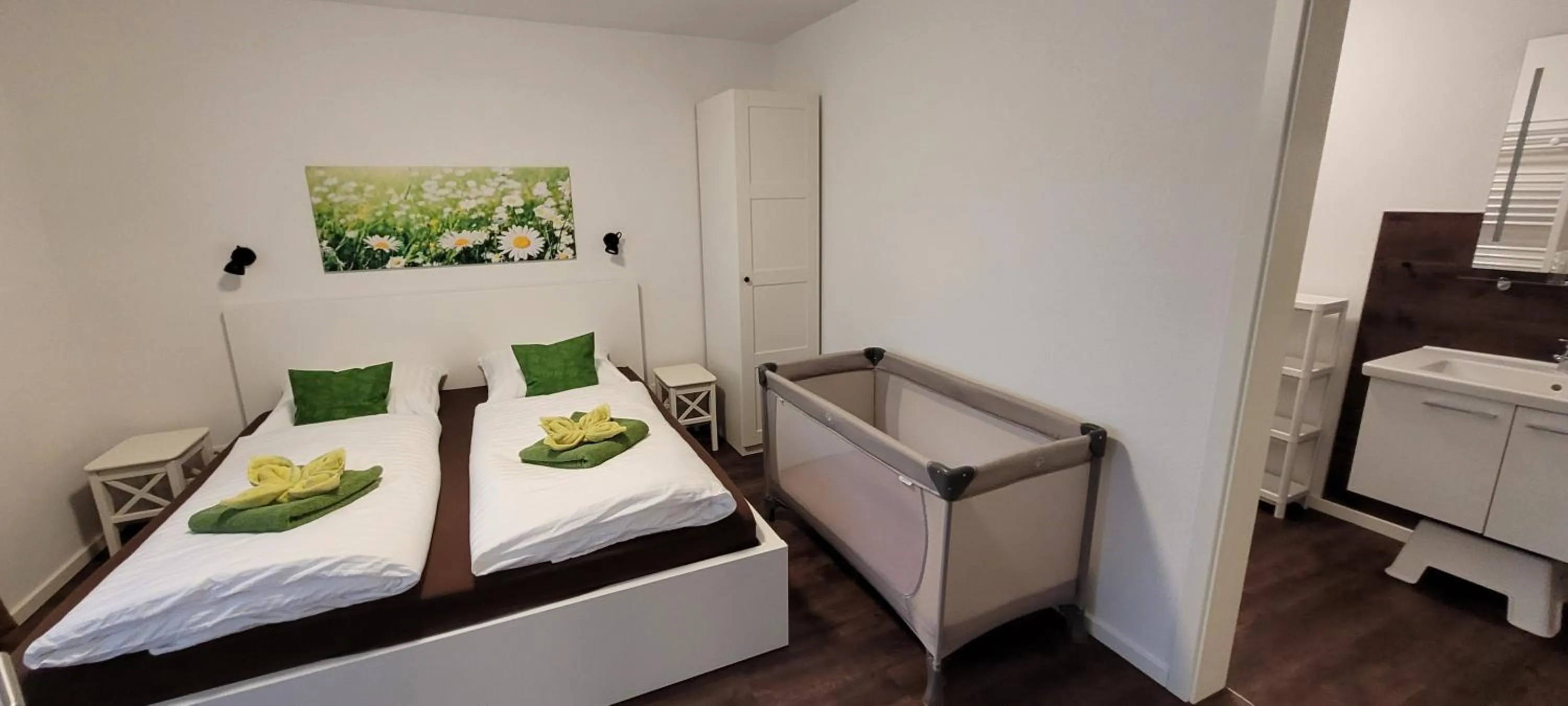 Bedroom, Bed in BayVista Lodge - Studios & Apartments