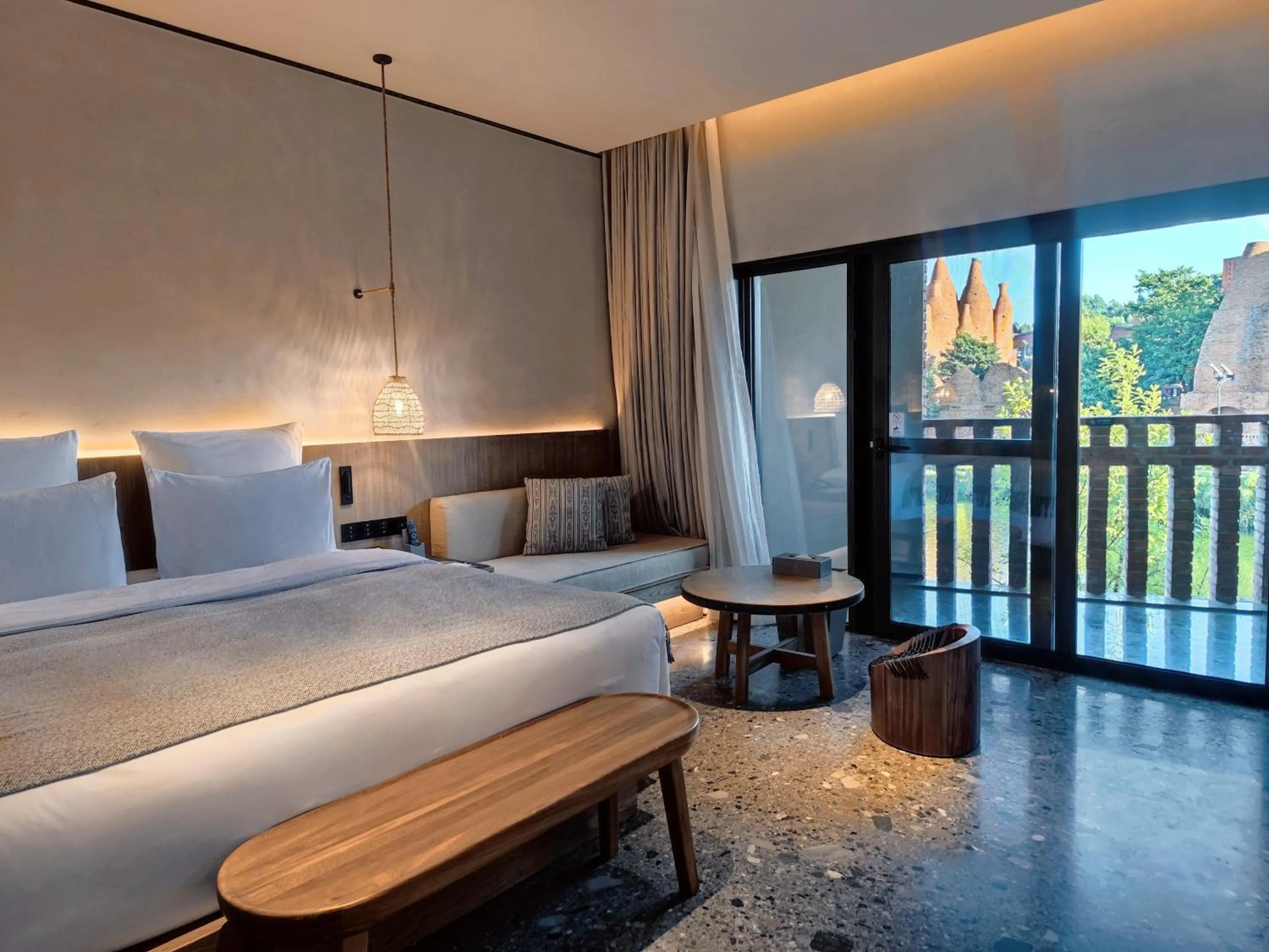 Photo of the whole room, Bed in DongFengYun Hotel Mi'Le - MGallery Collection