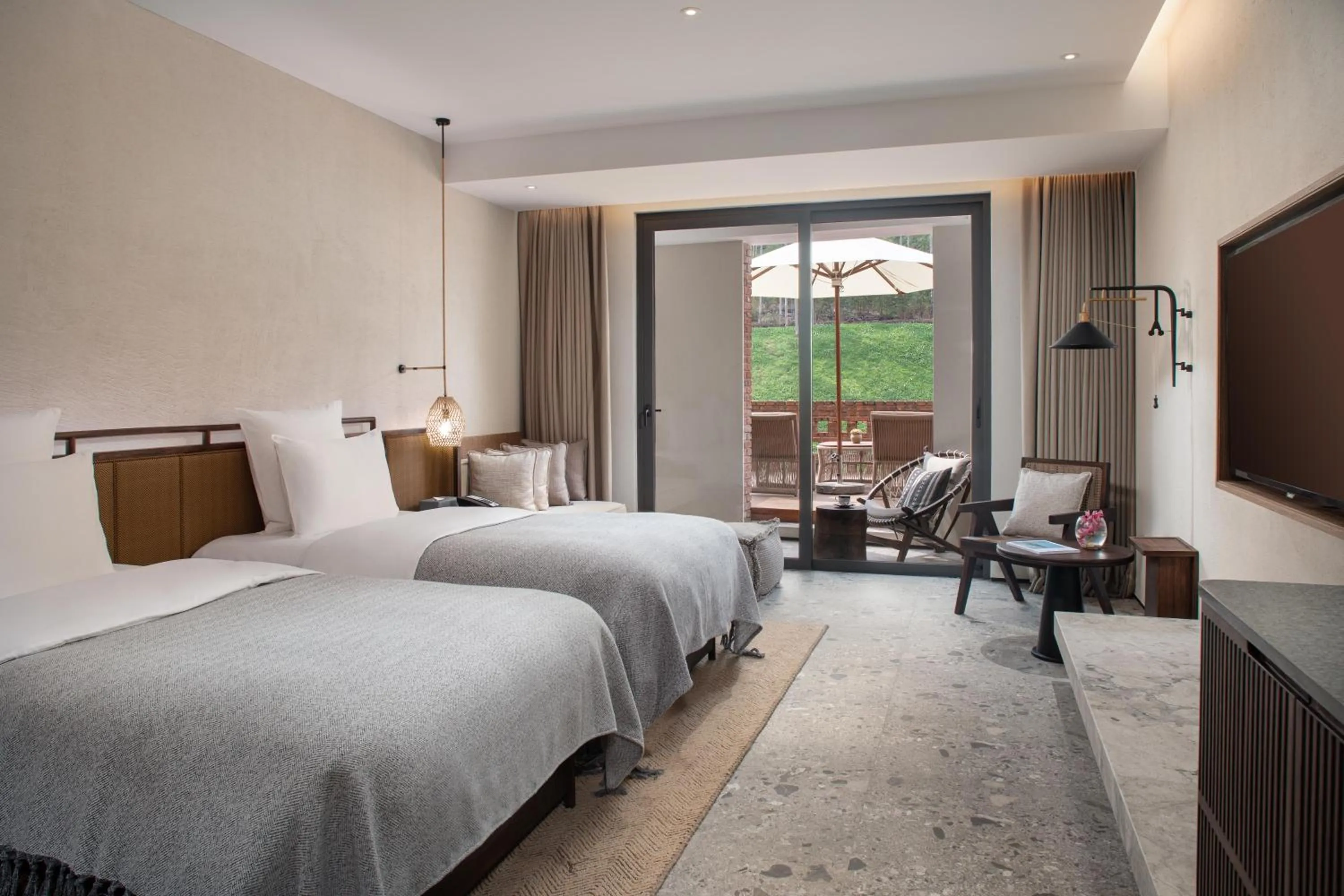 Photo of the whole room, Bed in DongFengYun Hotel Mi'Le - MGallery Collection