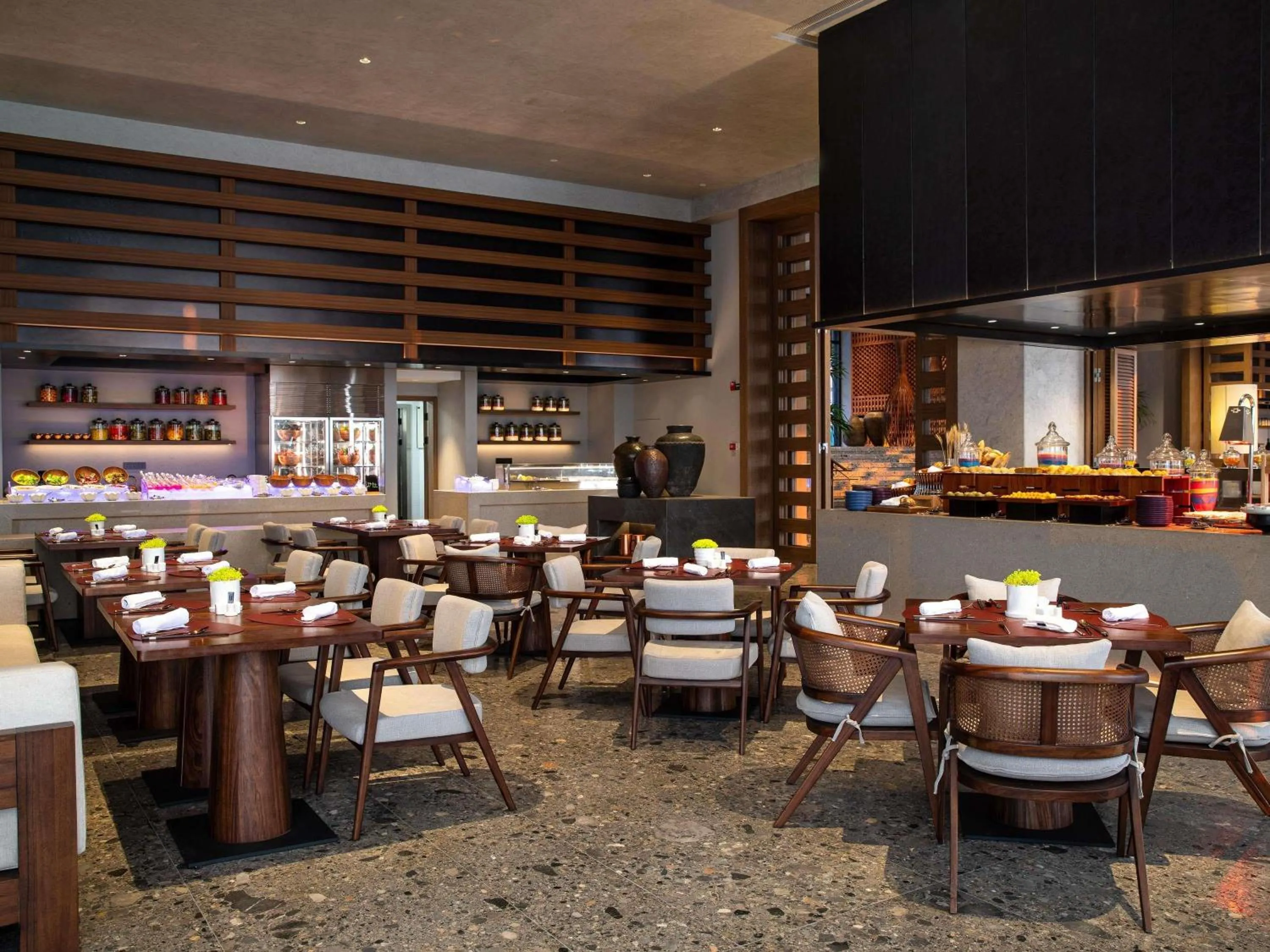 Restaurant/places to eat in DongFengYun Hotel Mi'Le - MGallery Collection